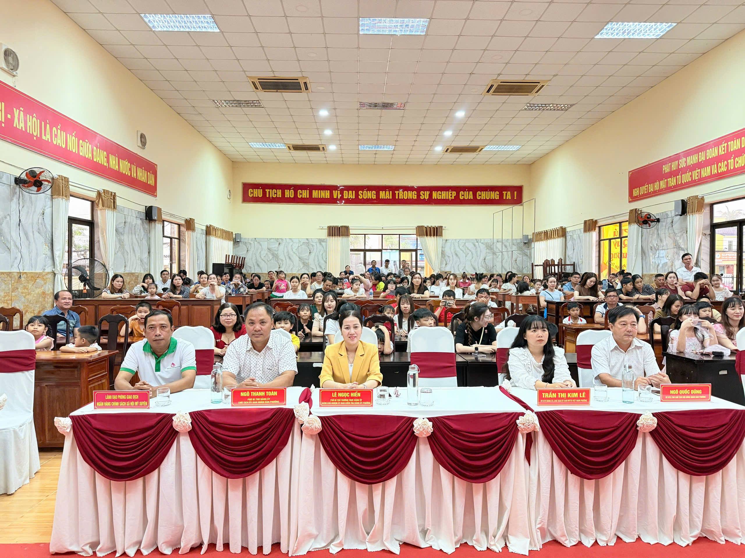 PHƯỜNG MỸ XUYÊN TỔ CHỨC CHƯƠNG TRÌNH VUI TẾT TRUNG THU NĂM 2025 CHO CÁC EM THIẾU NHI LÀ CON CÁN BỘ, CÔNG CHỨC