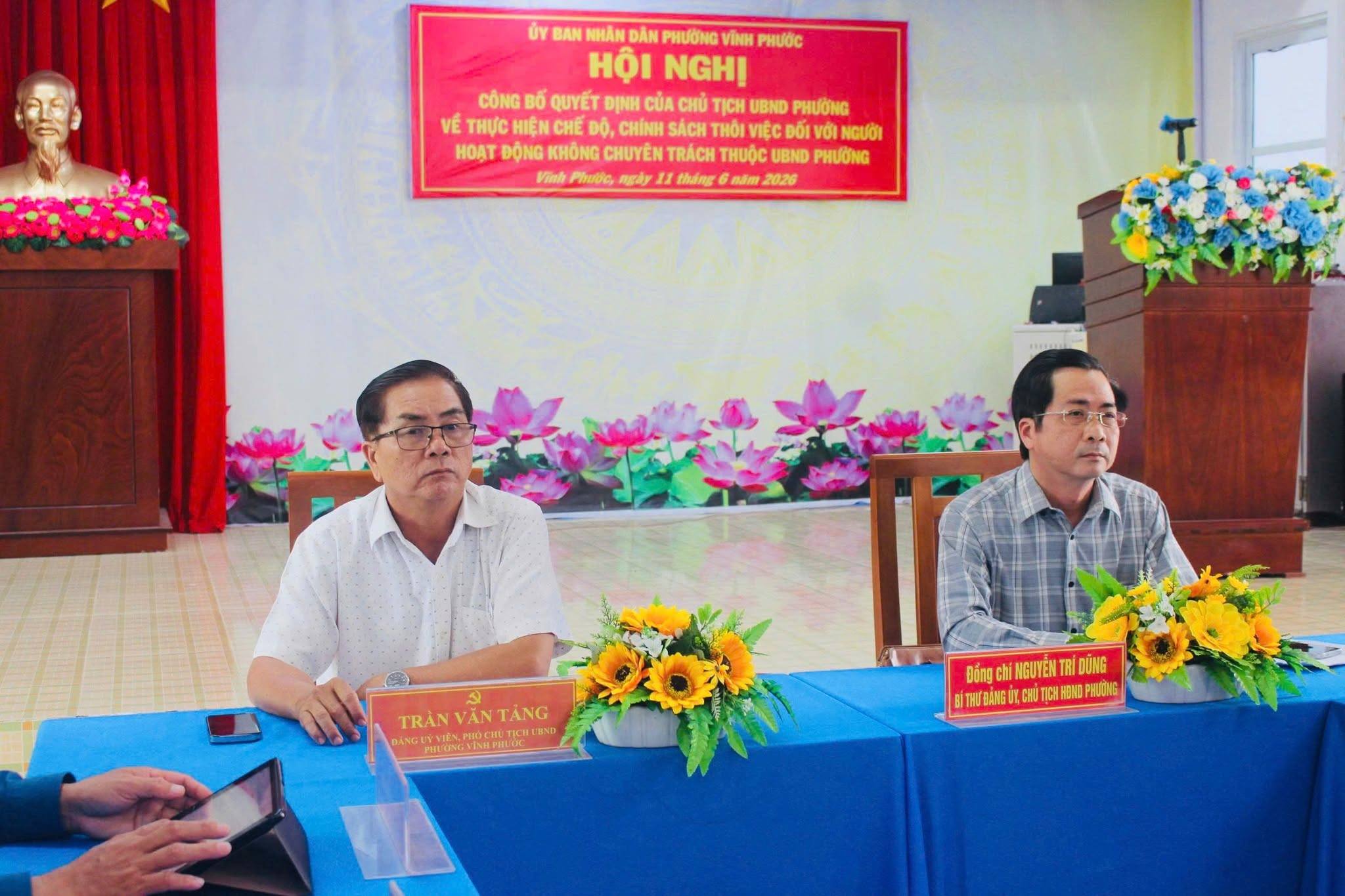 PHƯỜNG VĨNH PHƯỚC TỔ CHỨC HỘI NGHỊ CÔNG BỐ QUYẾT ĐỊNH NGHỈ THÔI VIỆC ĐỐI VỚI NGƯỜI HOẠT ĐỘNG KHÔNG CHUYÊN TRÁCH THUỘC UBND PHƯỜNG