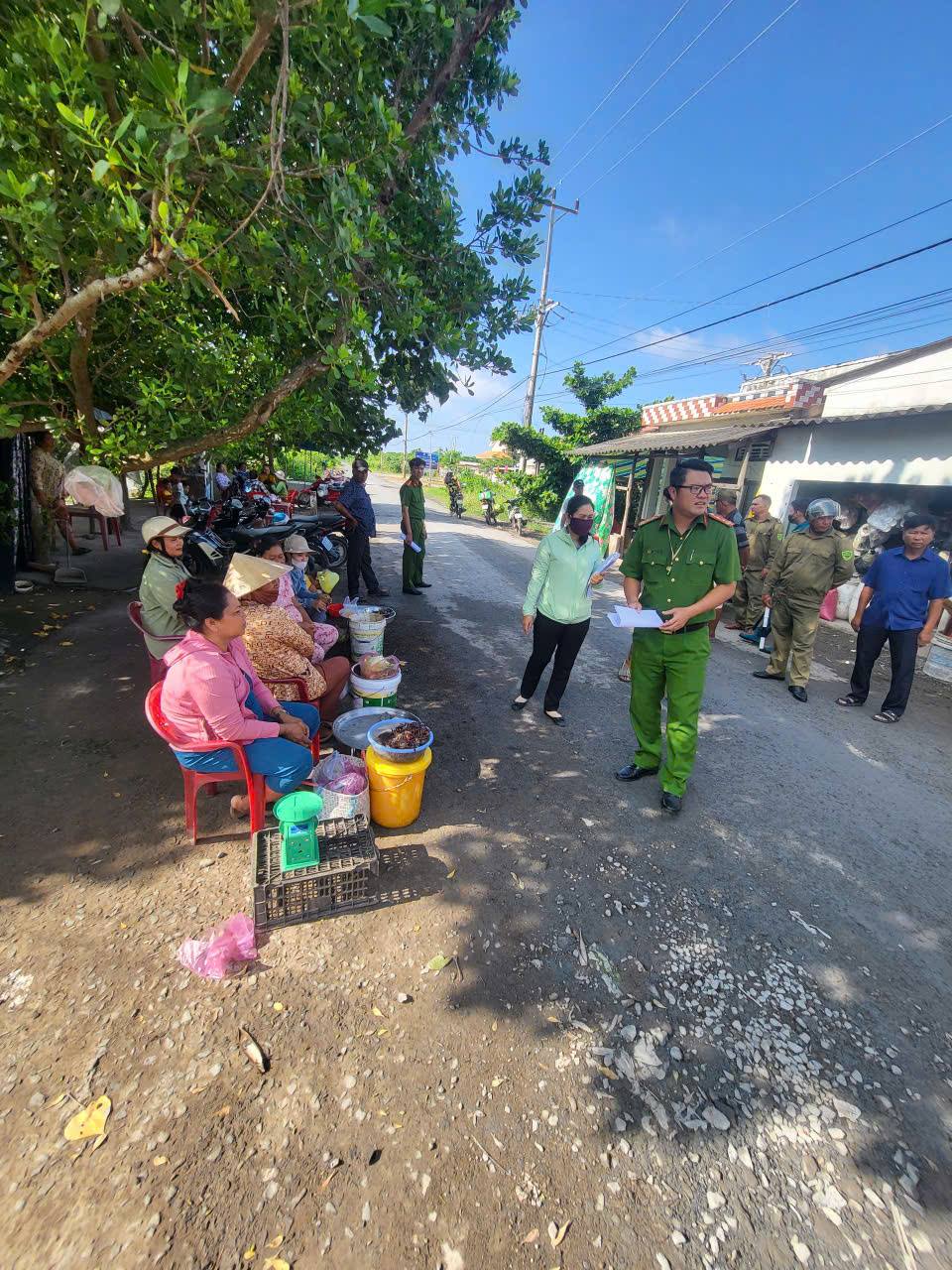 HỘI LIÊN HIỆP PHỤ NỮ PHƯỜNG VĨNH PHƯỚC PHỐI HỢP TUYÊN TRUYỀN AN TOÀN GIAO THÔNG TRÊN ĐỊA BÀN PHƯỜNG