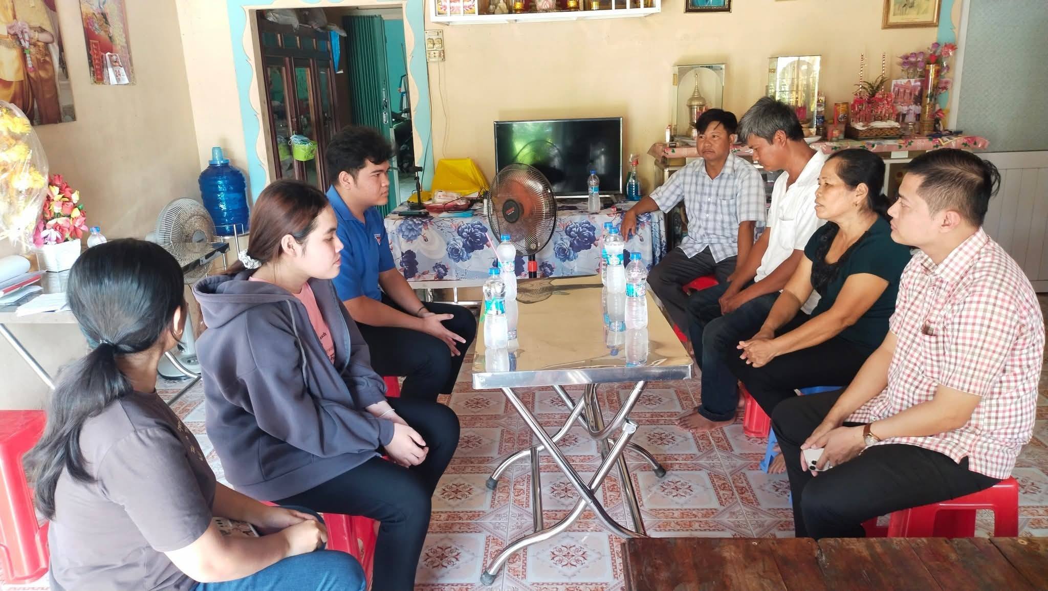 Đoàn phường Vĩnh Phước tổ chức đoàn đến thăm và khảo sát tình hình hoạt động của các chi đoàn ấp, khóm trên địa bàn phường
