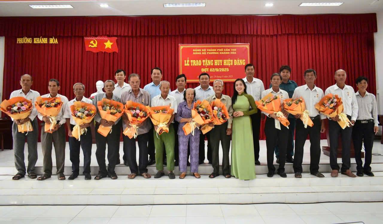  LỄ TRAO TẶNG HUY HIỆU ĐẢNG ĐỢT 02/9/2025 