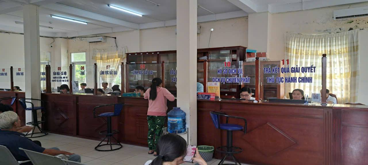 Trung tâm Phục vụ hành chính công phường Ngã Năm hiệu quả bước đầu sau gần hai tháng vận hành theo mô hình chính quyền địa phương 2 cấp
