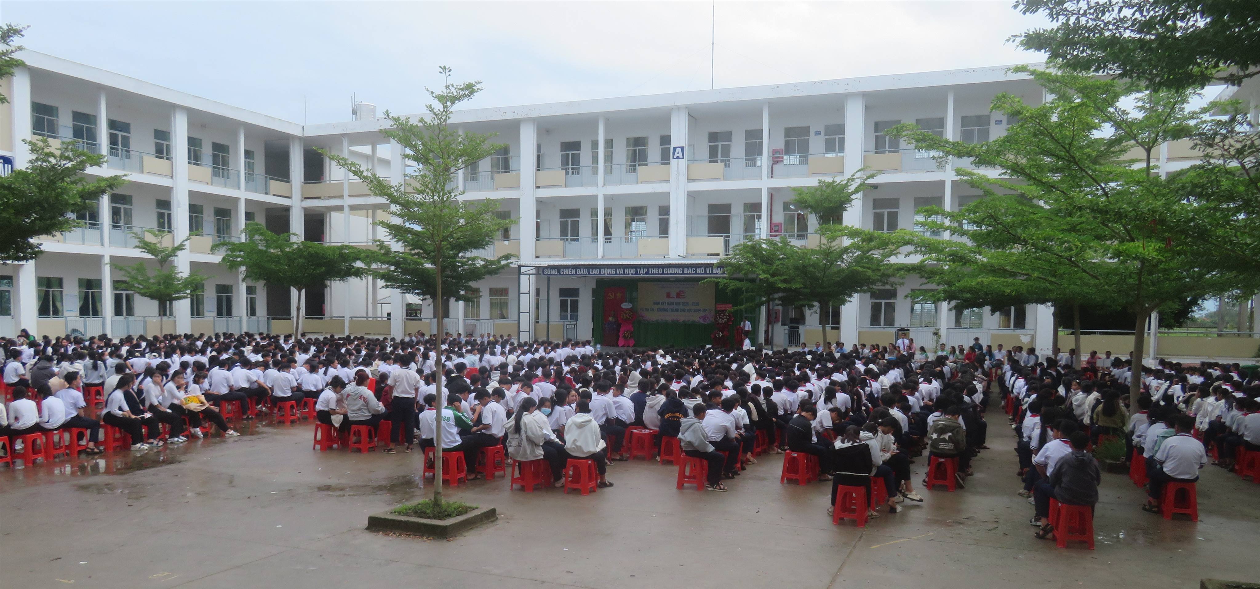 TRƯỜNG THCS VÀ THPT LÊ VĂN TÁM TỔNG KẾT NĂM HỌC 2025 - 2026