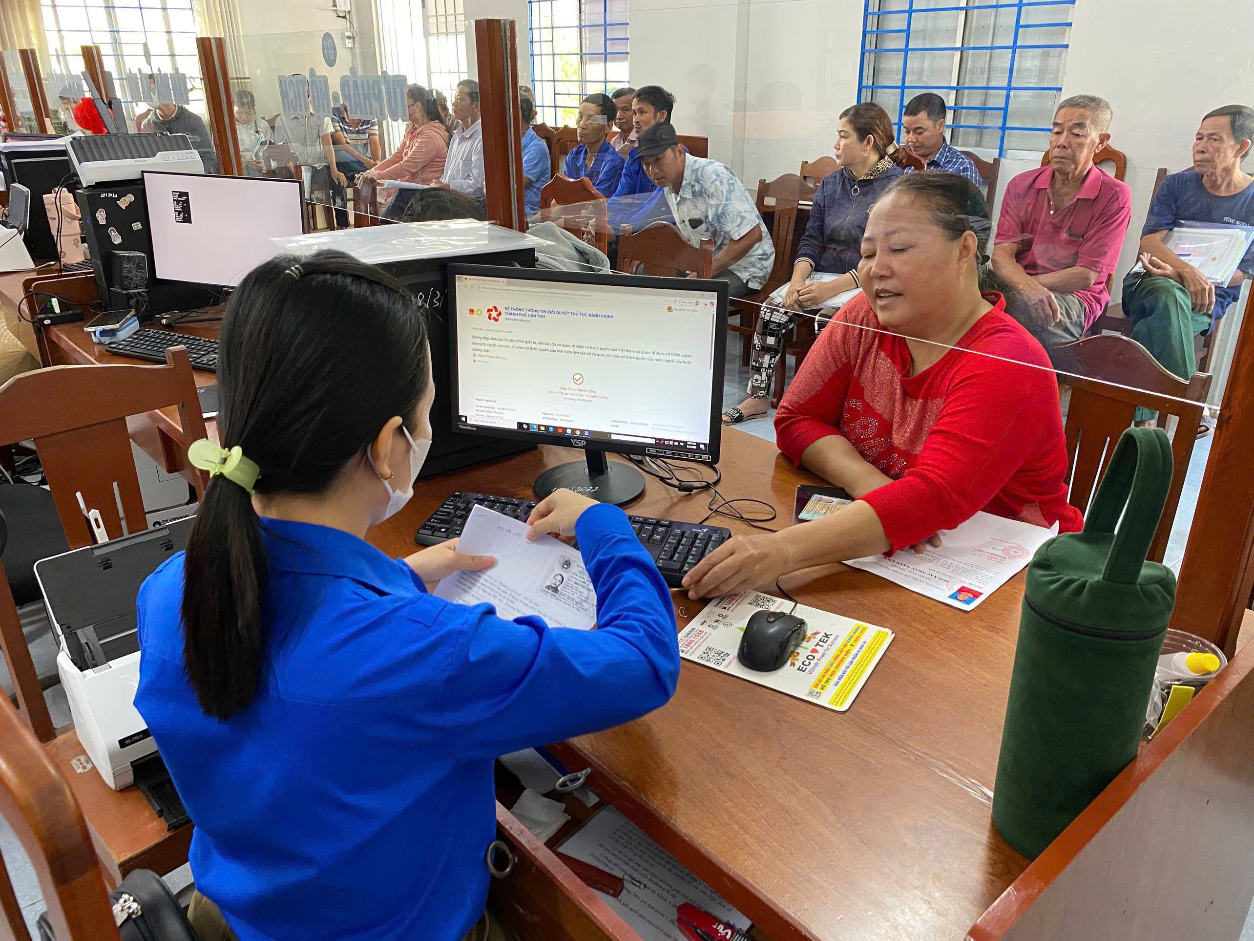 Phát huy vai trò Đoàn Thanh niên trong hỗ trợ người dân thực hiện thủ tục hành chính tại phường Mỹ Quới