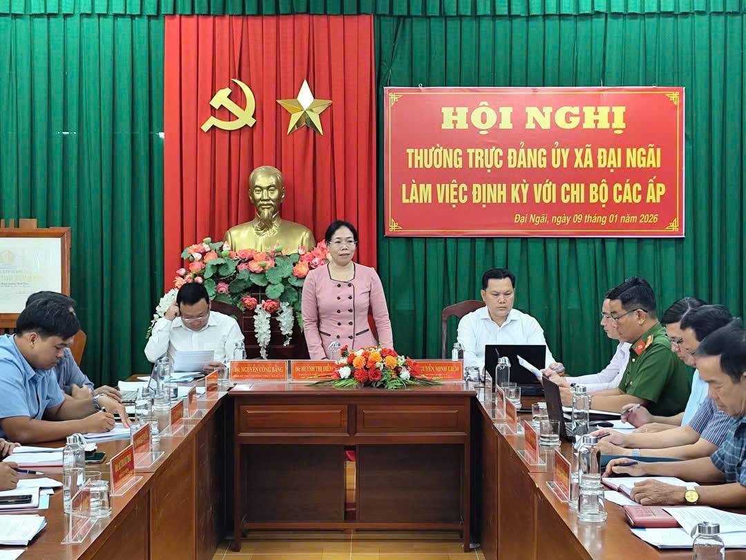 THƯỜNG TRỰC ĐẢNG UỶ XÃ LÀM VIỆC ĐỊNH KỲ VỚI CÁC CHI BỘ ẤP