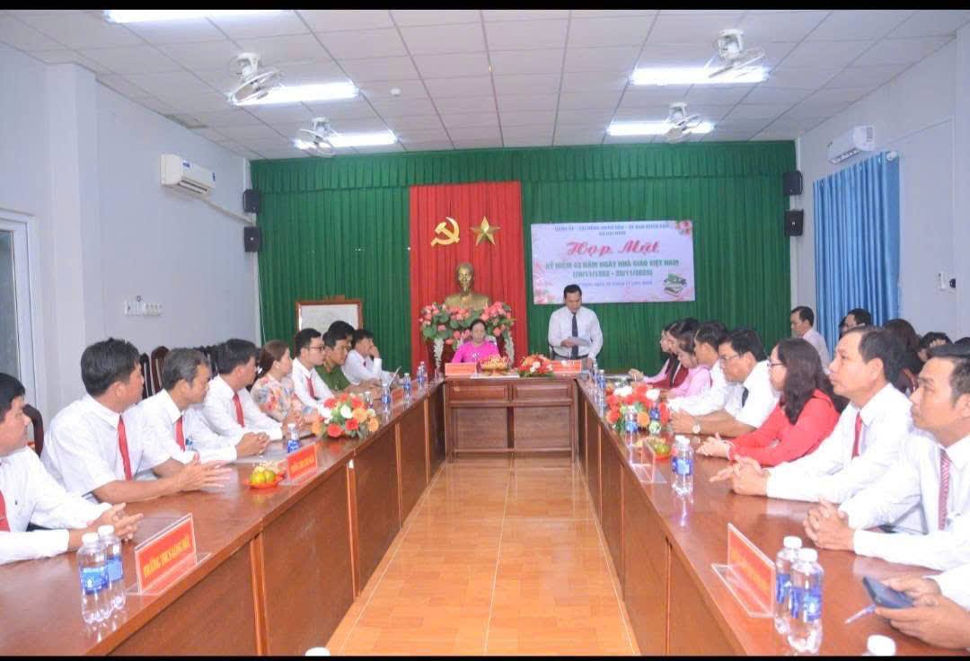 Họp mặt kỷ niệm 43 năm ngày Nhà giáo Việt Nam 20/11.