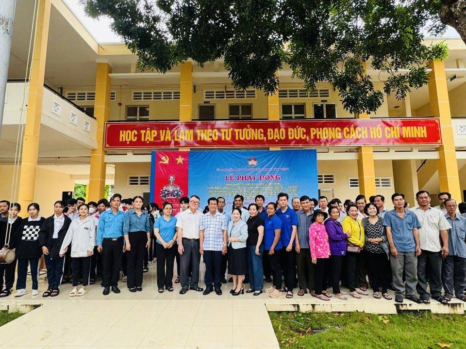 UỶ BAN MTTQ VIỆT NAM XÃ TÂN THẠNH PHÁT ĐỘNG HOẠT ĐỘNG CAO ĐIỂM KỶ NIỆM 80 NĂM CÁCH MẠNG THÁNG TÁM VÀ QUỐC KHÁNH 2/9