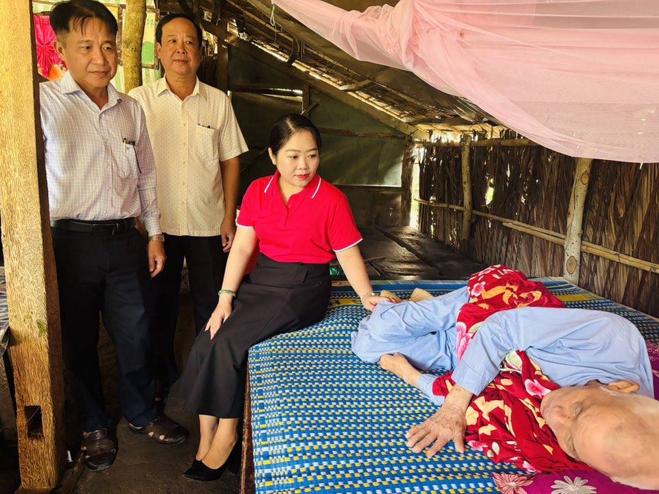 XÃ TÂN THẠNH TỔ CHỨC KHẢO SÁT ĐỐI TƯỢNG ĐỀ NGHỊ XÉT MỨC ĐỘ KHUYẾT TẬT