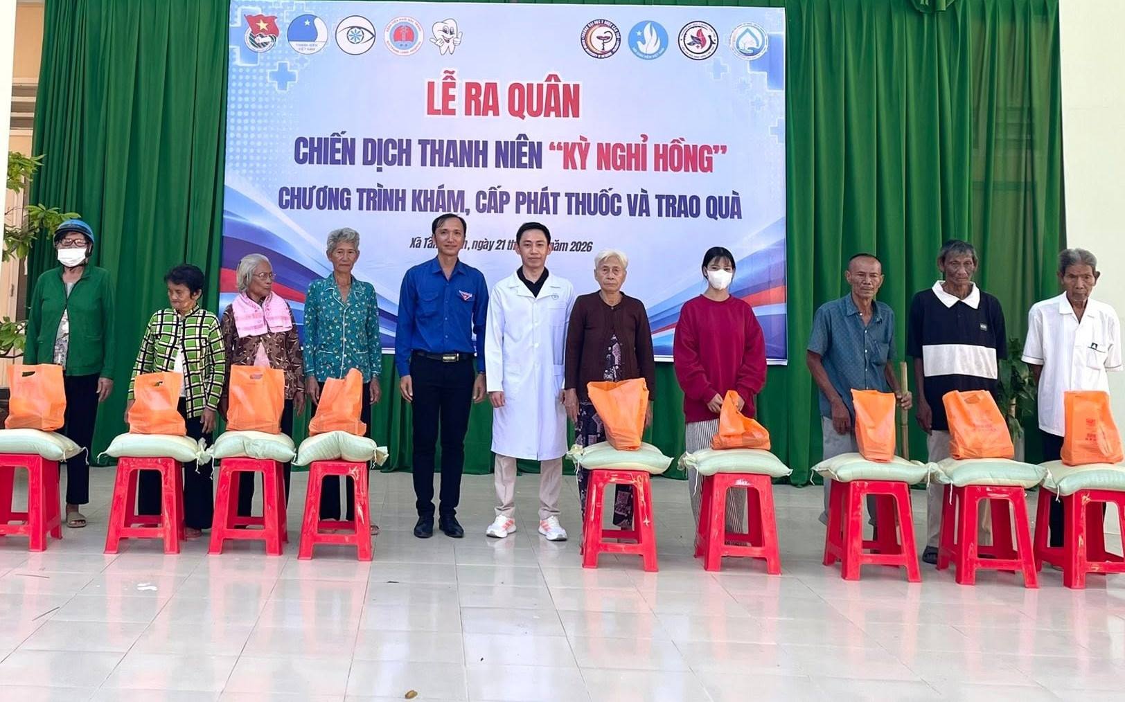 TÂN THẠNH RA QUÂN CHIẾN DỊCH THANH NIÊN TÌNH NGUYỆN “KỲ NGHỈ HỒNG” NĂM 2026 GẮN VỚI KHÁM BỆNH, CẤP PHÁT THUỐC VÀ TRAO QUÀ CHO NGƯỜI DÂN