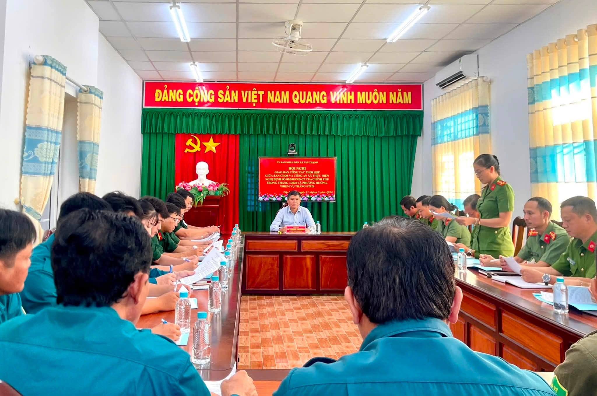Xã Tân Thạnh giao ban công tác phối hợp giữa Công an và Quân sự tháng 7 năm 2026