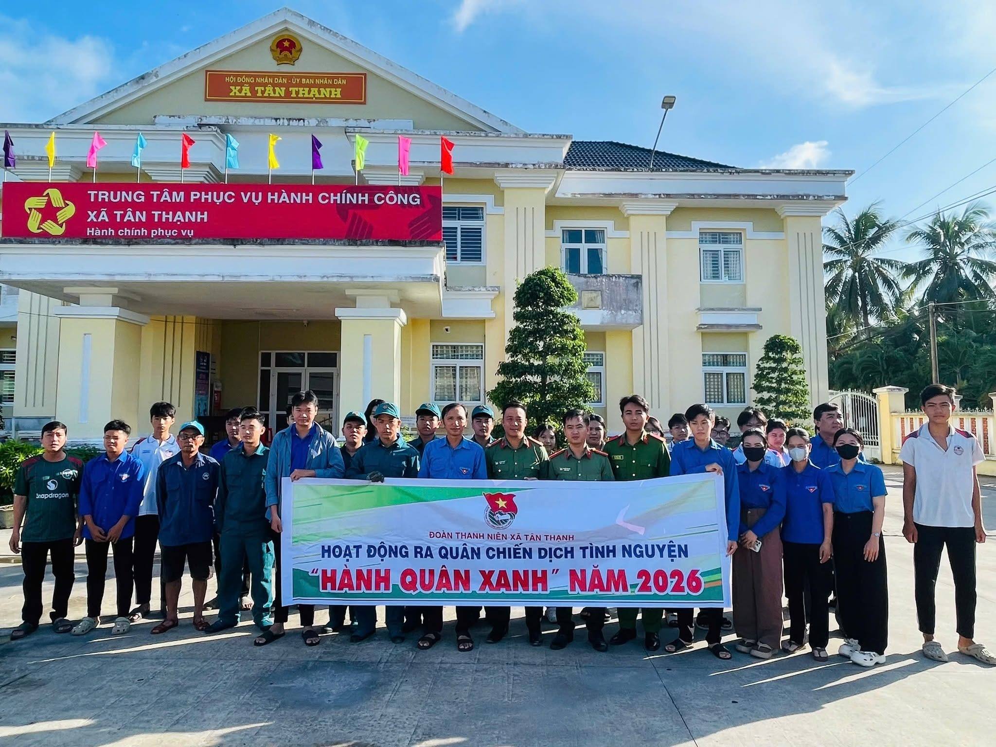 TUỔI TRẺ TÂN THẠNH RA QUÂN CHIẾN DỊCH TÌNH NGUYỆN “HÀNH QUÂN XANH”, CHUNG TAY XÂY DỰNG TUYẾN ĐƯỜNG NÔNG THÔN XANH – SẠCH – ĐẸP