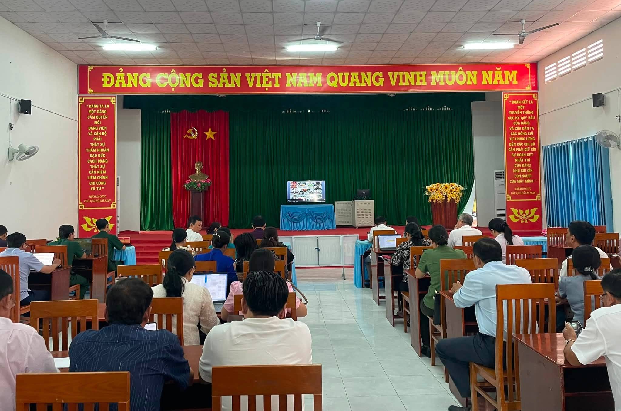 XÃ TÂN THẠNH DỰ TRỰC TUYẾN HỘI NGHỊ BÁO CÁO VIÊN THÁNG 7 NĂM 2026