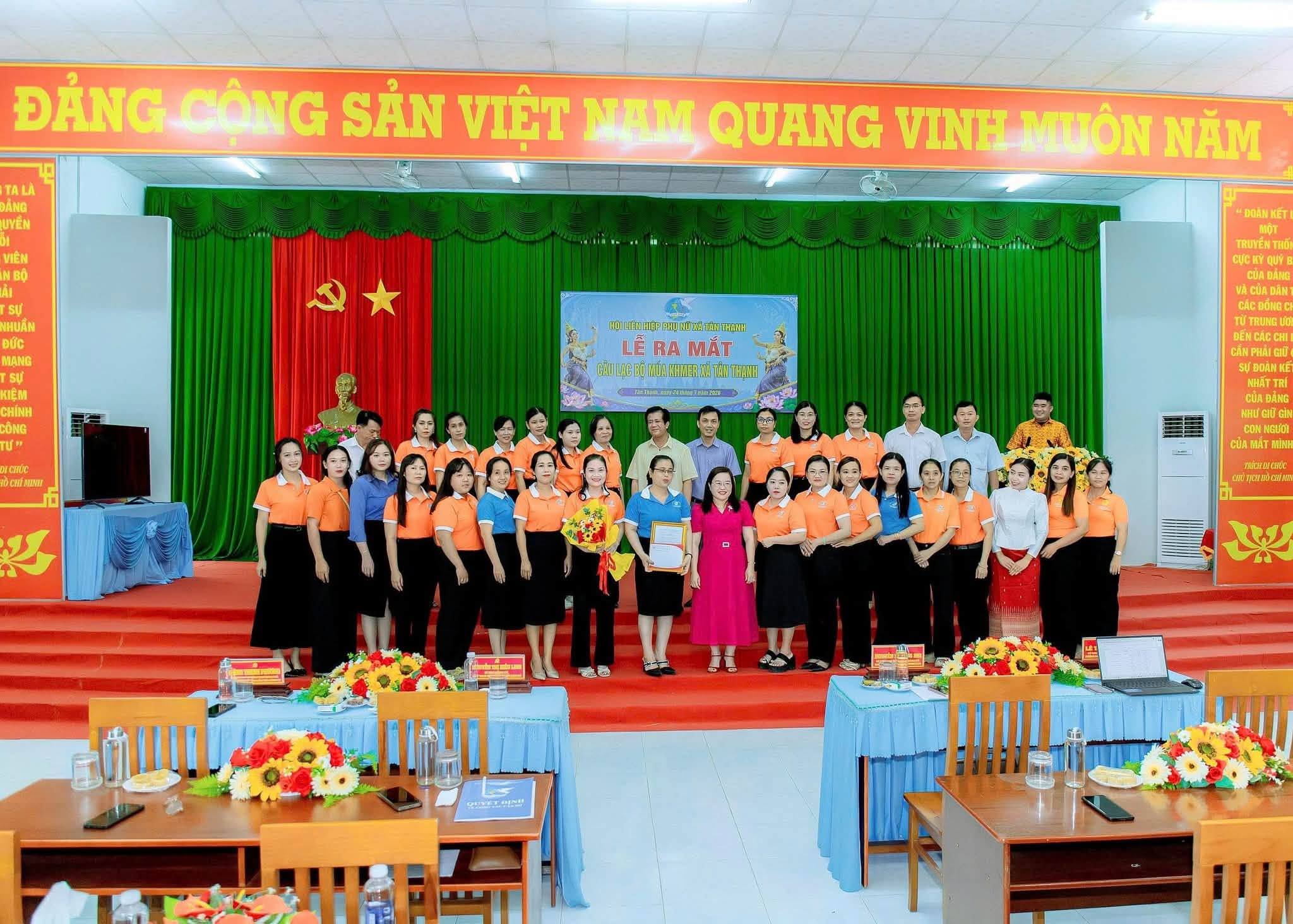 XÃ TÂN THẠNH RA MẮT CÂU LẠC BỘ MÚA KHMER