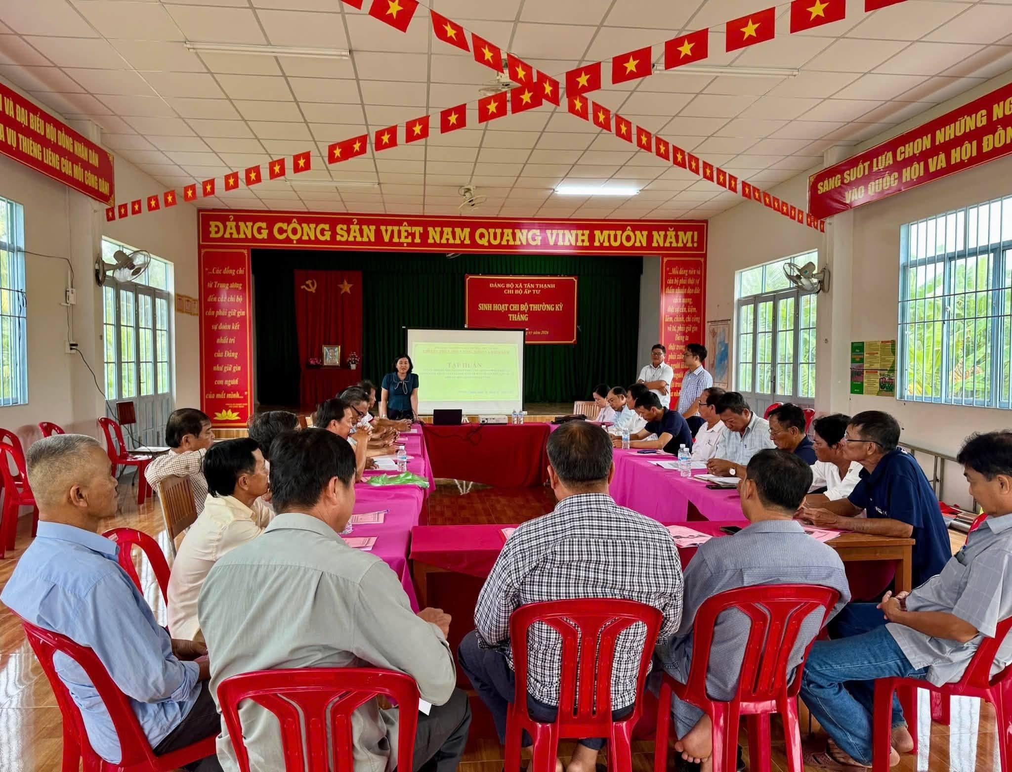 TÂN THẠNH TỔ CHỨC HỘI NGHỊ TUYÊN TRUYỀN, QUÁN TRIỆT CHỦ TRƯƠNG MỚI CỦA ĐẢNG, CHÍNH SÁCH, PHÁP LUẬT VỀ KINH TẾ TẬP THỂ, HỢP TÁC XÃ