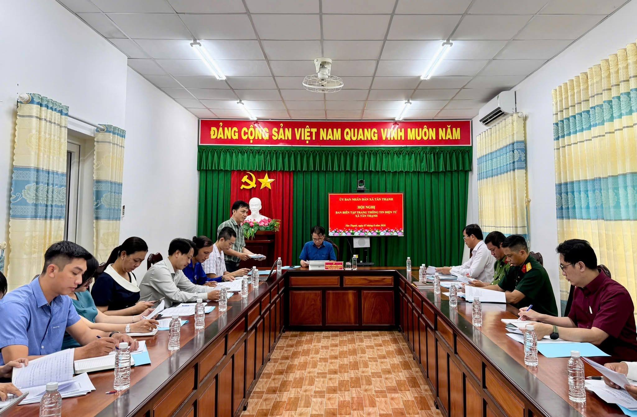 Ban Biên tập Trang thông tin điện tử xã Tân Thạnh họp nâng cao hiệu quả công tác thông tin, tuyên truyền