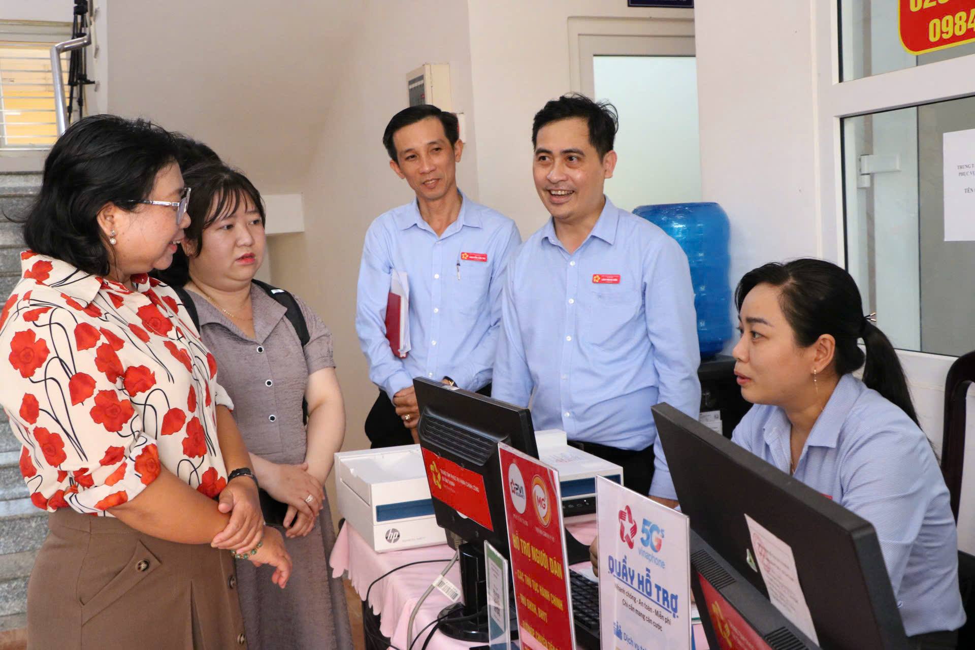 Khảo sát việc triển khai mô hình cung cấp dịch vụ công tập trung, thống nhất trên hệ thống chuyên ngành tại xã Tân Thạnh và Long Phú