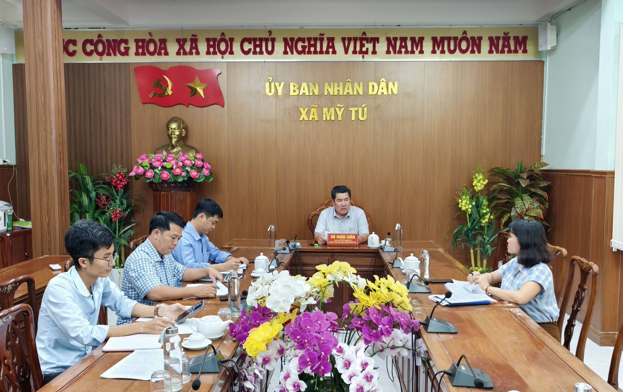 Chủ tịch UBND xã Mỹ Tú chủ trì cuộc họp với các ngành có liên quan nhằm rà soát, quản lý, sử dụng tài sản công, đất công trên địa bàn xã Mỹ Tú