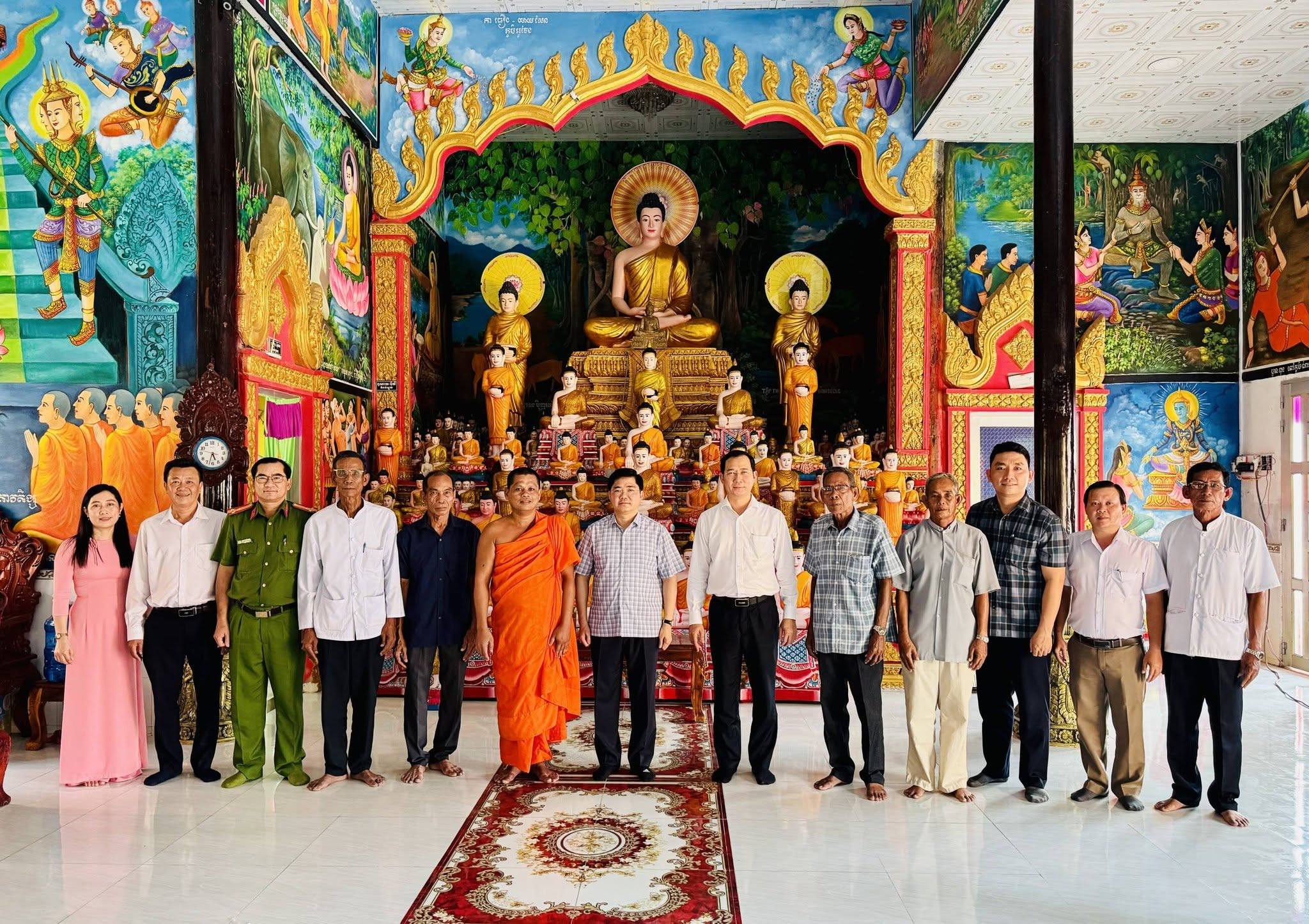 Lãnh đạo Thành ủy Cần Thơ thăm chúc Tết Chôl Chnăm Thmây tại Chùa Tam Sóc và Trường THCS DTNT Mỹ Tú