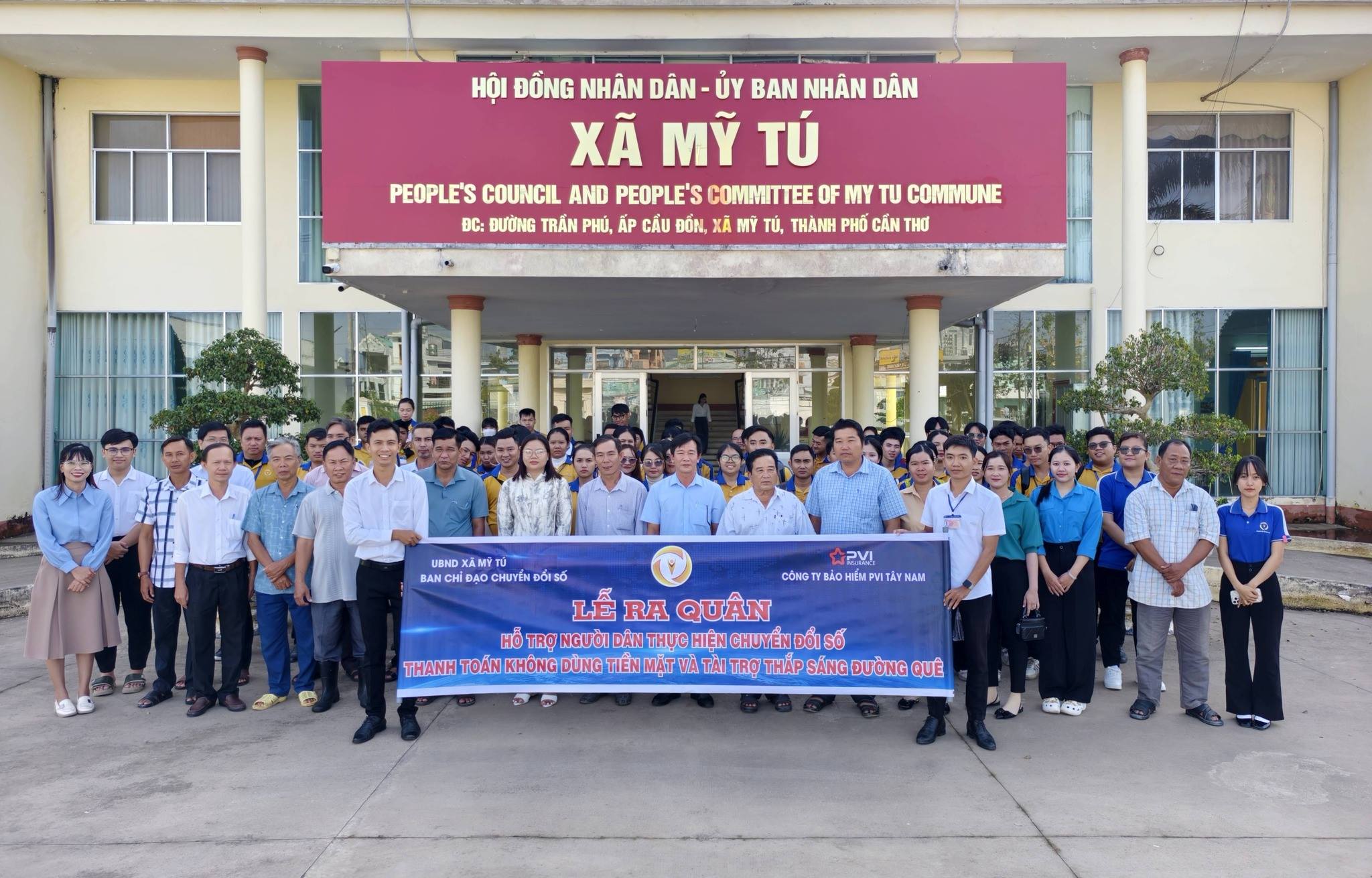 Lễ ra quân hỗ trợ người dân thực hiện chuyển đổi số thanh toán không dùng tiền mặt