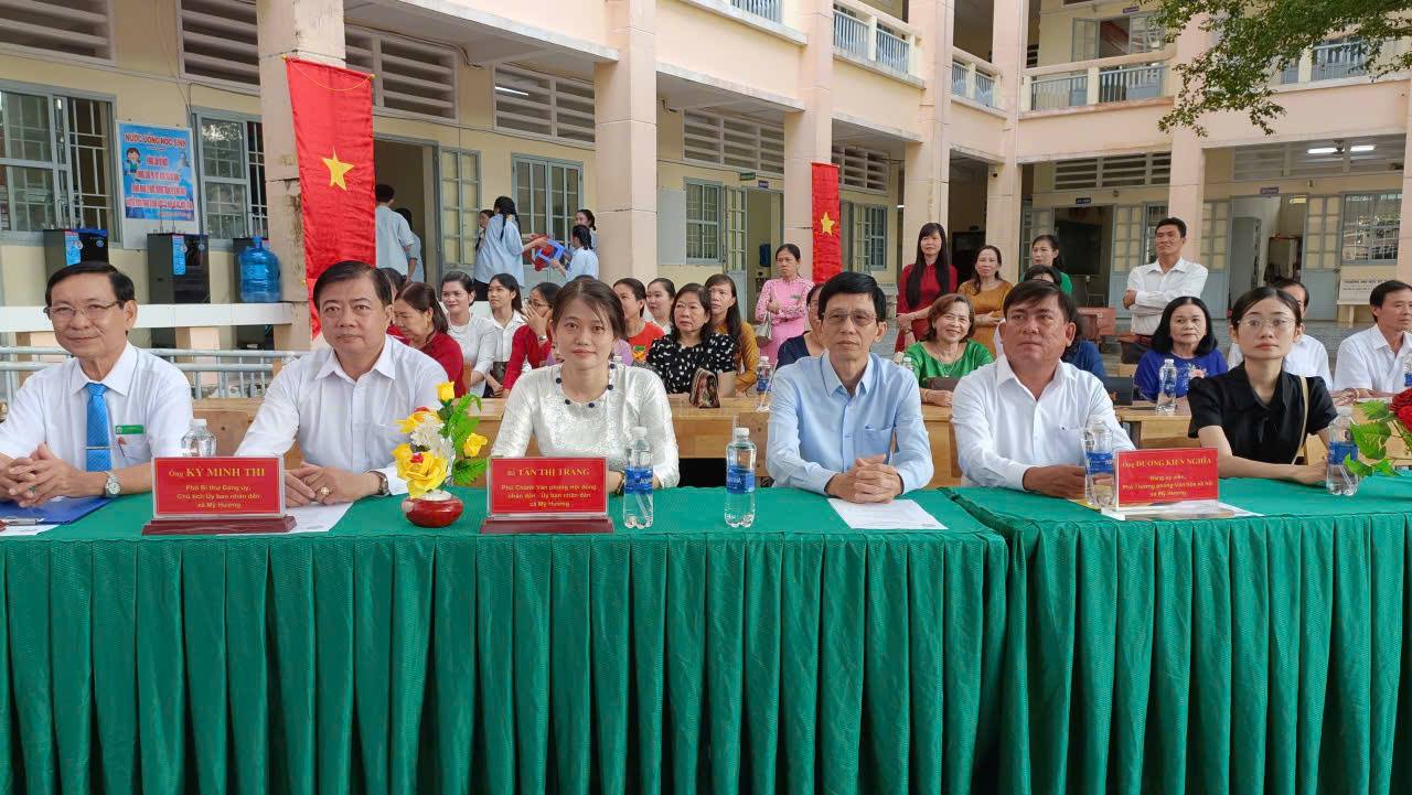 MỸ HƯƠNG TƯNG BỪNG KỶ NIỆM 43 NĂM NGÀY NHÀ GIÁO VIỆT NAM (20/11/1982 – 20/11/2025) VÀ KỶ NIỆM 80 NĂM NGÀY THÀNH LẬP BỘ QUỐC GIA GIÁO DỤC – TIỀN THÂN CỦA BỘ GIÁO DỤC VÀ ĐÀO TẠO