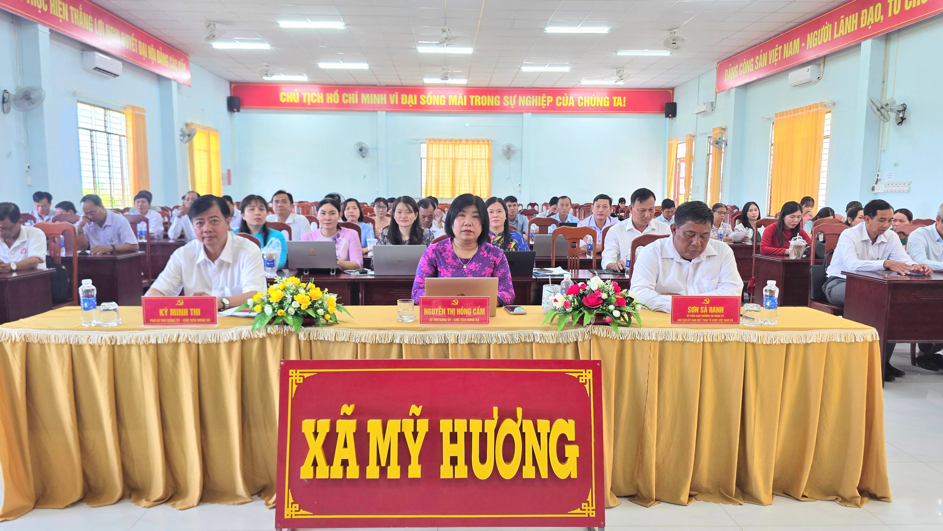 XÃ MỸ HƯƠNG DỰ TRỰC TUYẾN HỘI NGHỊ SƠ KẾT 01 NĂM VẬN HÀNH MÔ HÌNH TỔ CHỨC TỔNG THỂ CỦA HỆ THỐNG CHÍNH TRỊ VÀ MÔ HÌNH CHÍNH QUYỀN 03 CẤP