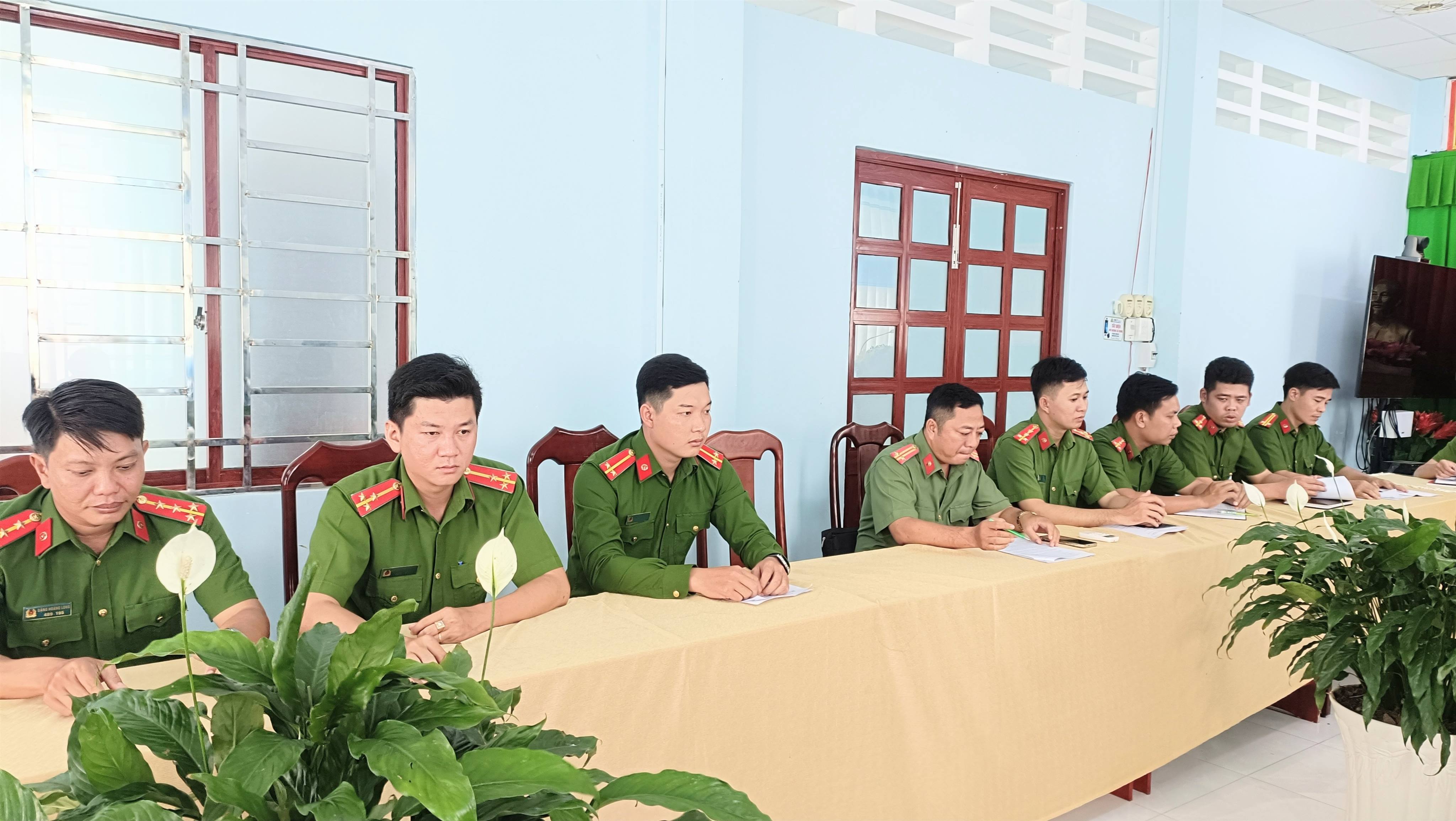 LỄ PHÁT ĐỘNG PHONG TRÀO THI ĐUA “BA NHẤT” TRONG CÔNG AN XÃ MỸ HƯƠNG