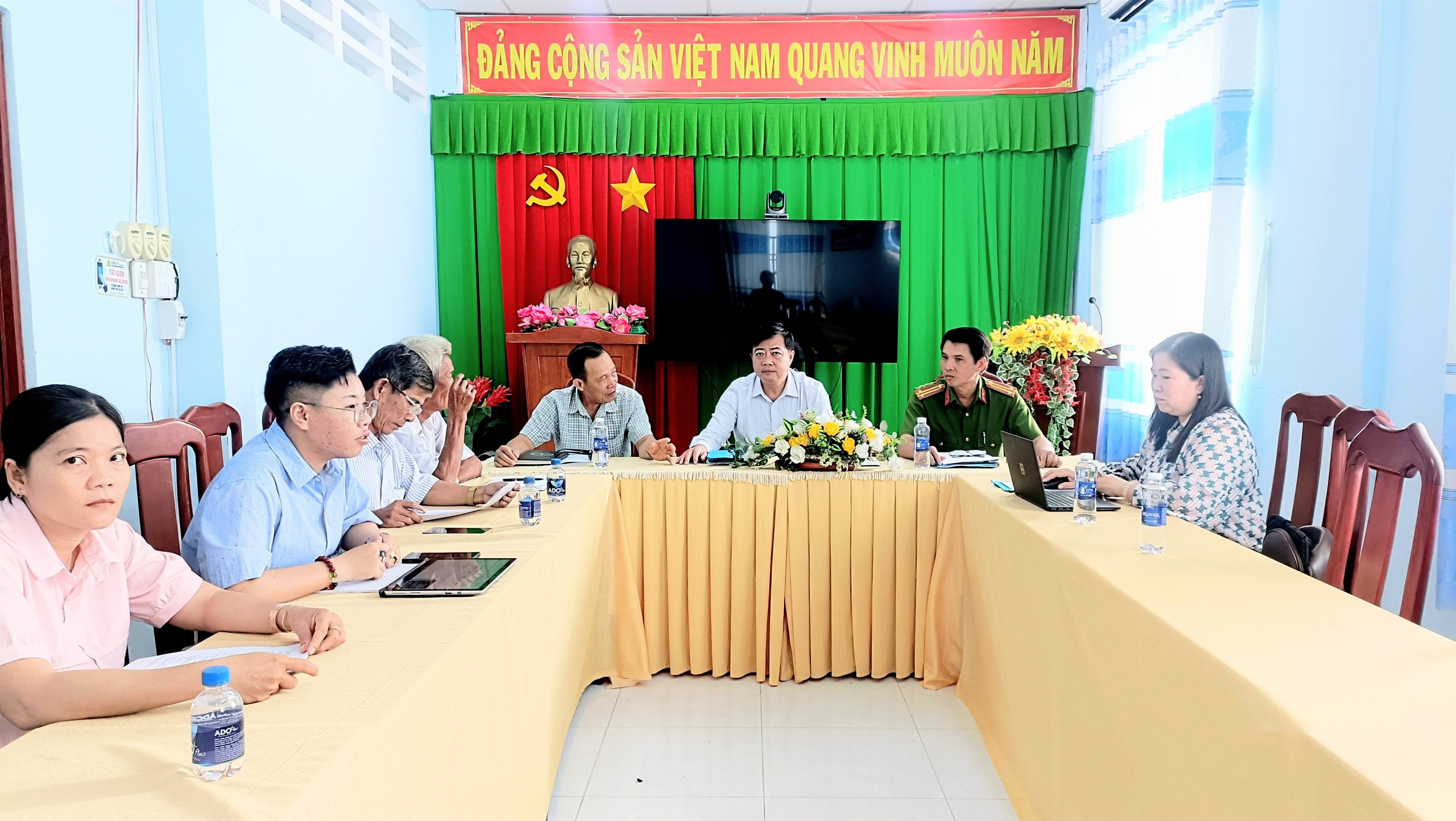 ĐOÀN CÔNG TÁC SỐ 03 XÃ MỸ HƯƠNG LÀM VIỆC VỚI CHI BỘ ẤP MỸ AN: ĐÁNH GIÁ KẾT QUẢ LÃNH ĐẠO, CHỈ ĐẠO 10 THÁNG NĂM 2025