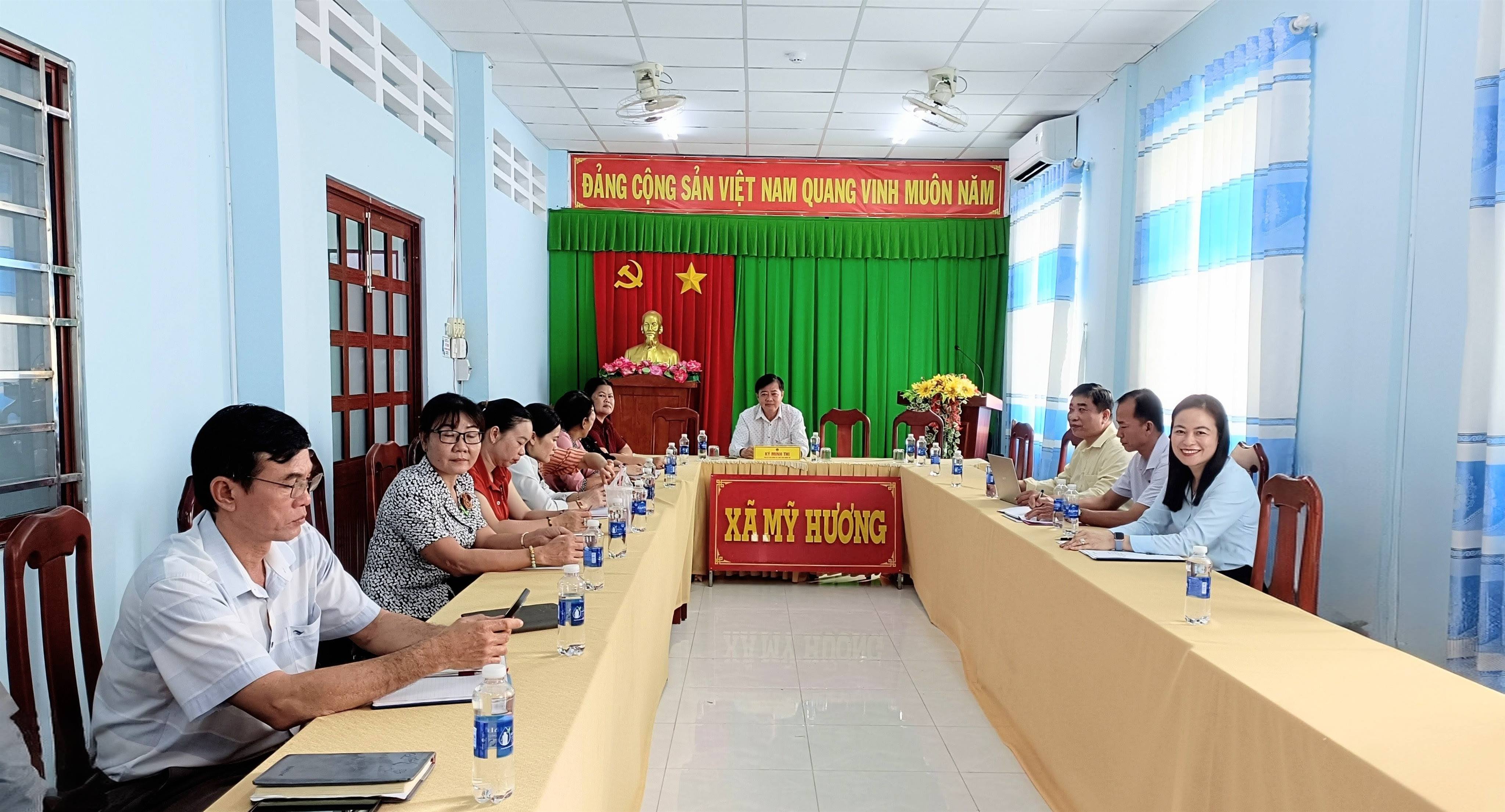 MỸ HƯƠNG TRỰC TIẾP HỘI NGHỊ TRỰC TUYẾN VỀ TÌNH HÌNH SẮP XẾP, TỔ CHỨC CÁC CƠ SỞ GIÁO DỤC CÔNG LẬP