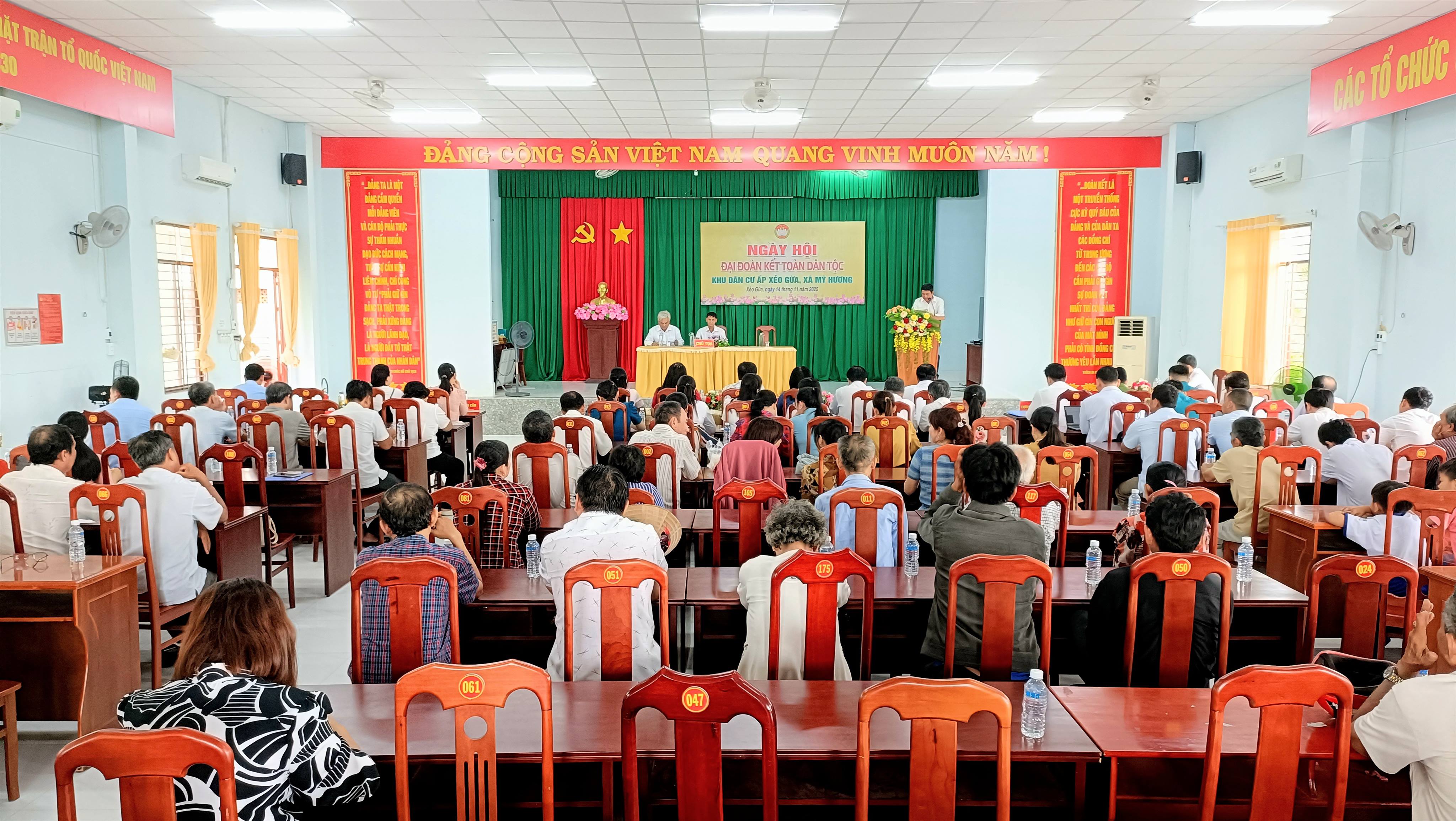 NGÀY HỘI ĐẠI ĐOÀN KẾT TOÀN DÂN TỘC NĂM 2025 DIỄN RA SÔI NỔI TẠI CÁC ẤP TRÊN ĐỊA BÀN XÃ MỸ HƯƠNG