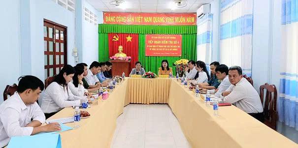 ỦY BAN BẦU CỬ THÀNH PHỐ CẦN THƠ KIỂM TRA CÔNG TÁC TỔ CHỨC BẦU CỬ TẠI XÃ MỸ HƯƠNG