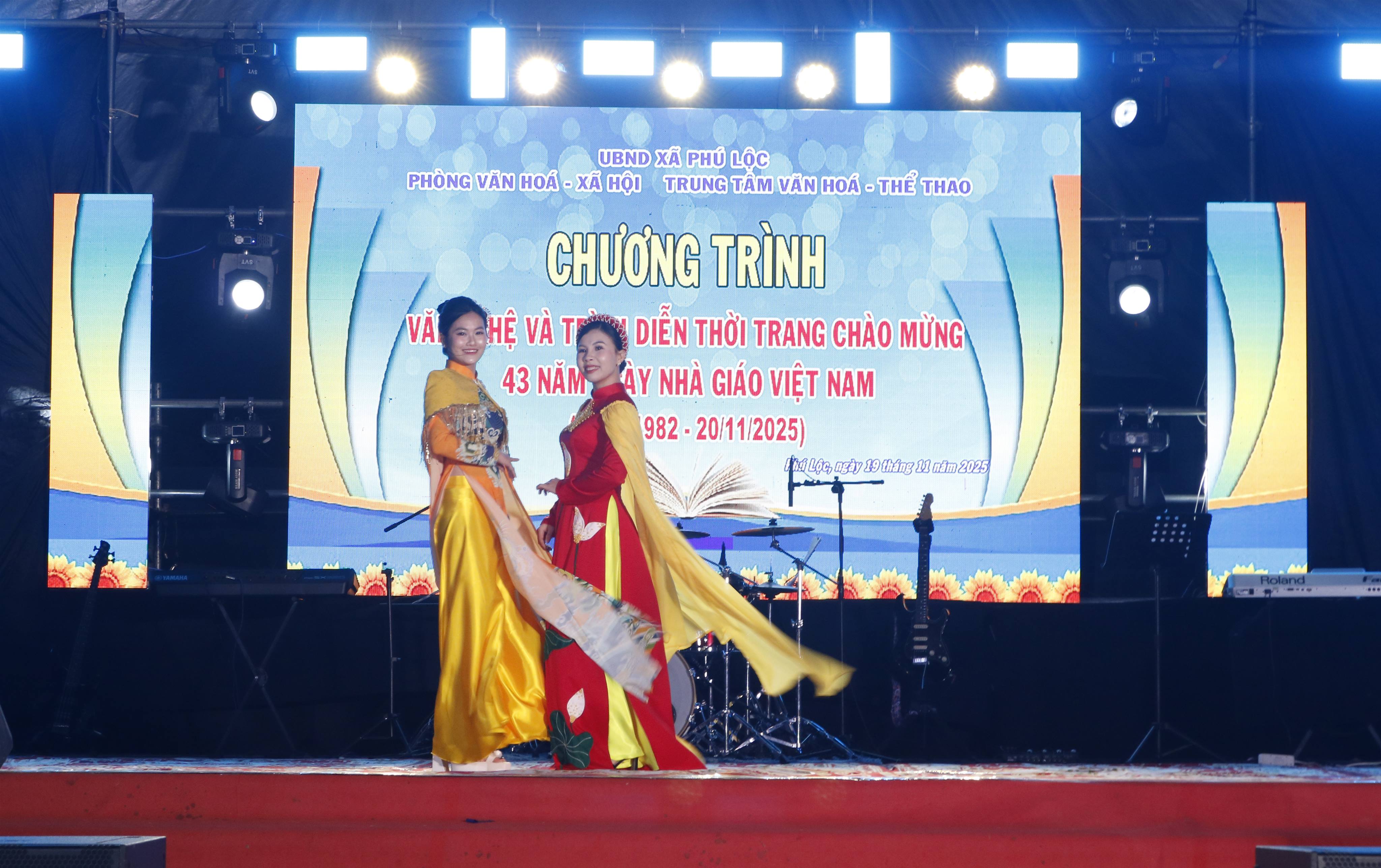 Phú Lộc rộn ràng đêm văn nghệ - trình diễn thời trang chào mừng 43 năm Ngày Nhà giáo Việt Nam 20/11