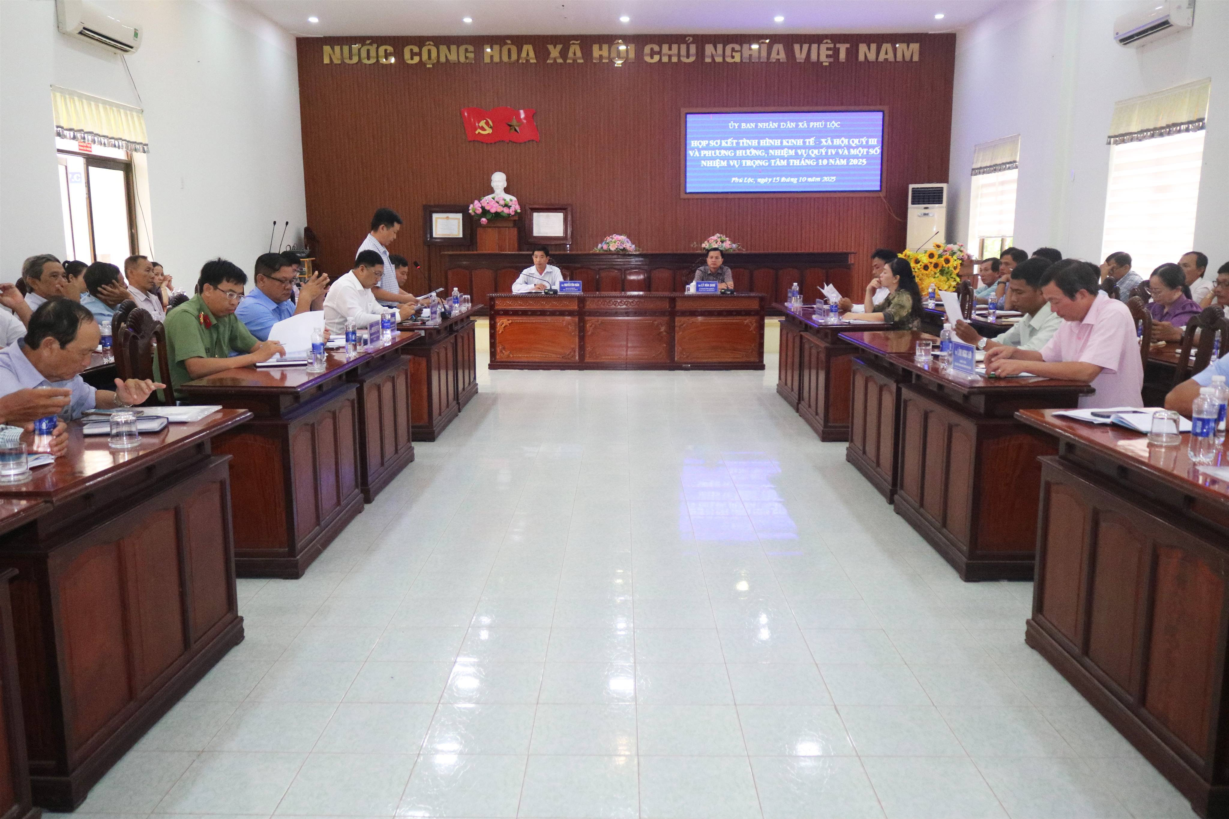 UBND xã Phú Lốc sơ kết tình hình kinh tế - xã hội quý III