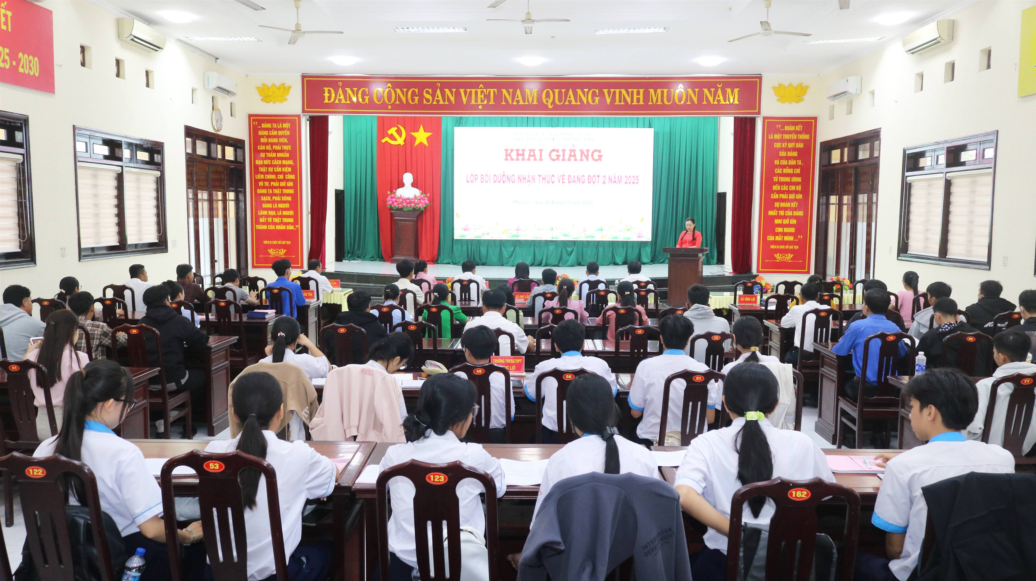 KHAI GIẢNG LỚP BỒI DƯỠNG NHẬN THỨC VỀ ĐẢNG  ĐỢT 2 NĂM 2025