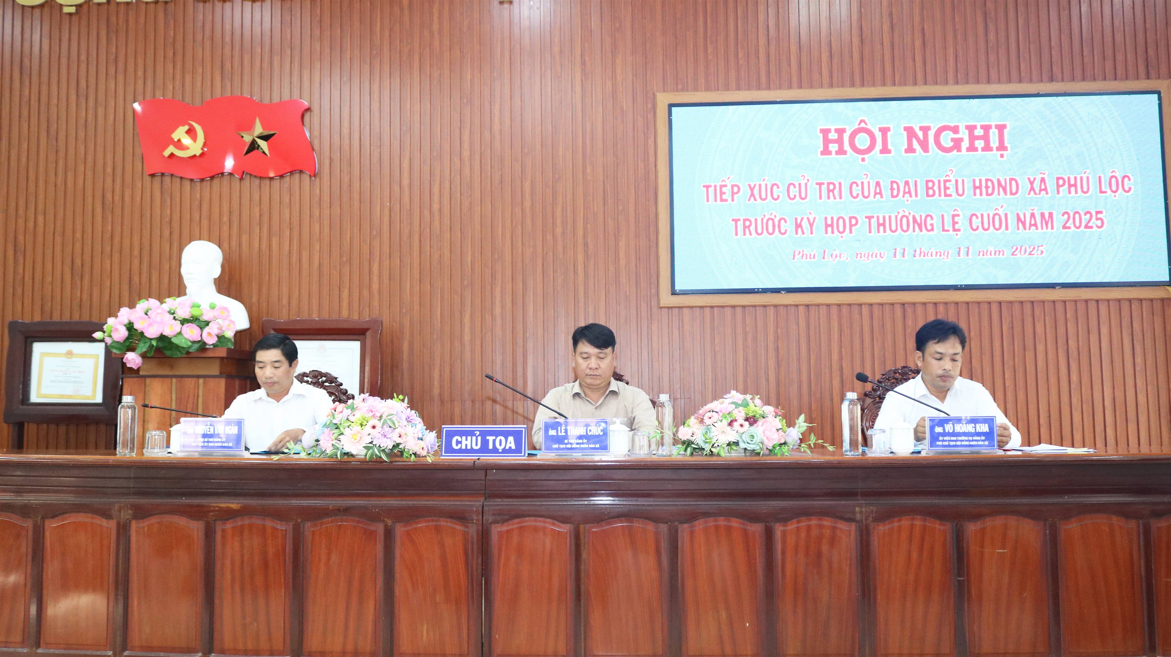 Đại biểu HĐND xã tiếp xúc cử tri trước kỳ họp cuối năm 2025