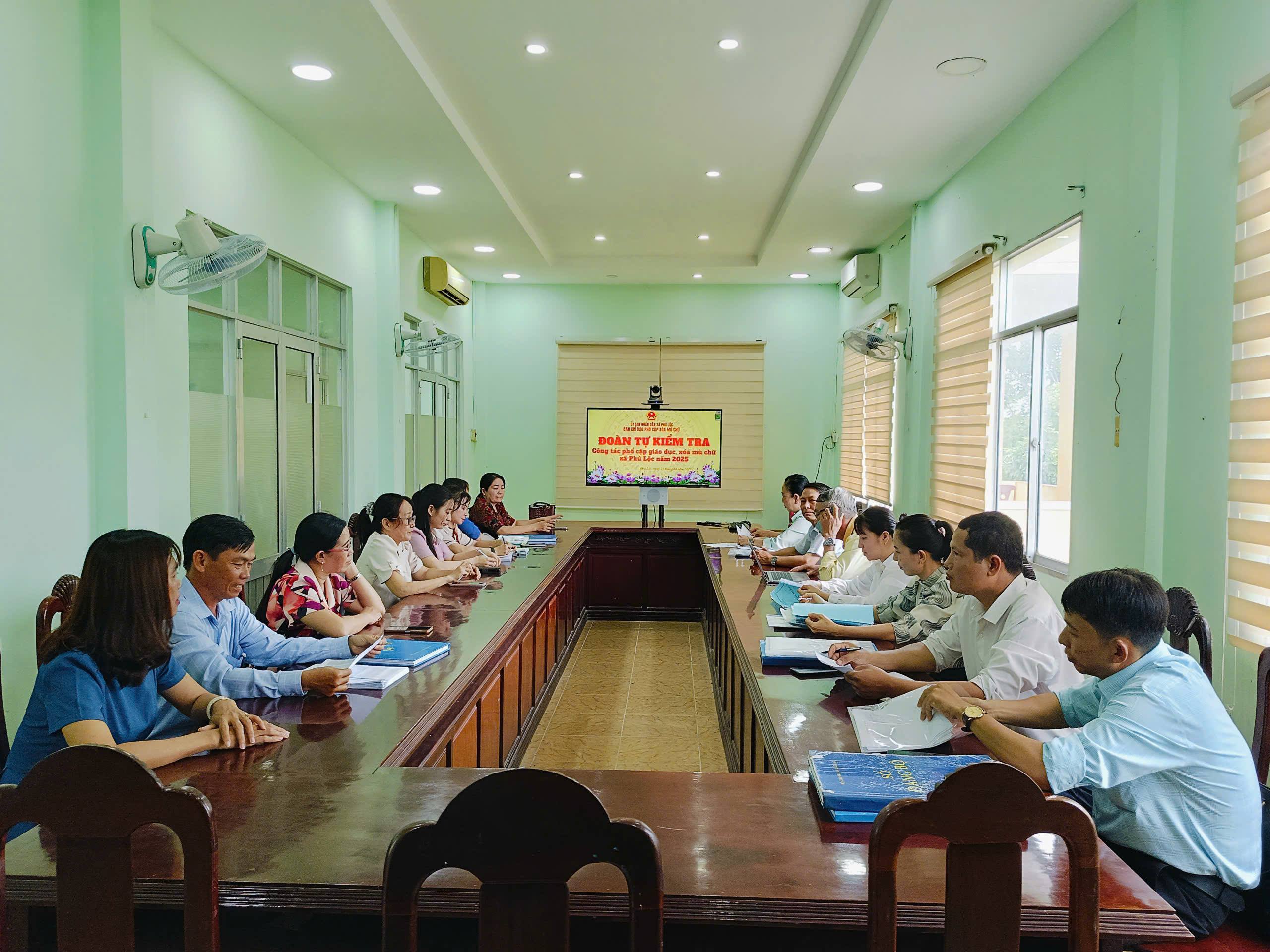 xã Phú Lộc Họp Đoàn tự kiểm tra đạt chuẩn Phổ cập giáo dục, xóa mù chữ năm 2025