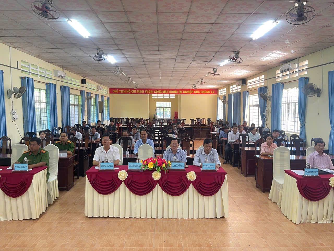 HỘI NGHỊ TRIỂN KHAI CÁC GIẢI PHÁP THÚC ĐẨY CHUYỂN ĐỔI SỐ