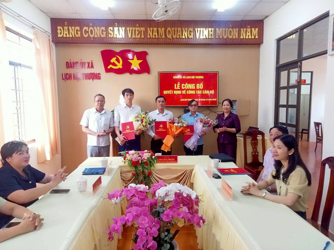 LỄ CÔNG BỐ, TRAO QUYẾT ĐỊNH ĐIỀU ĐỘNG VÀ TIẾP NHẬN CÔNG CHỨC