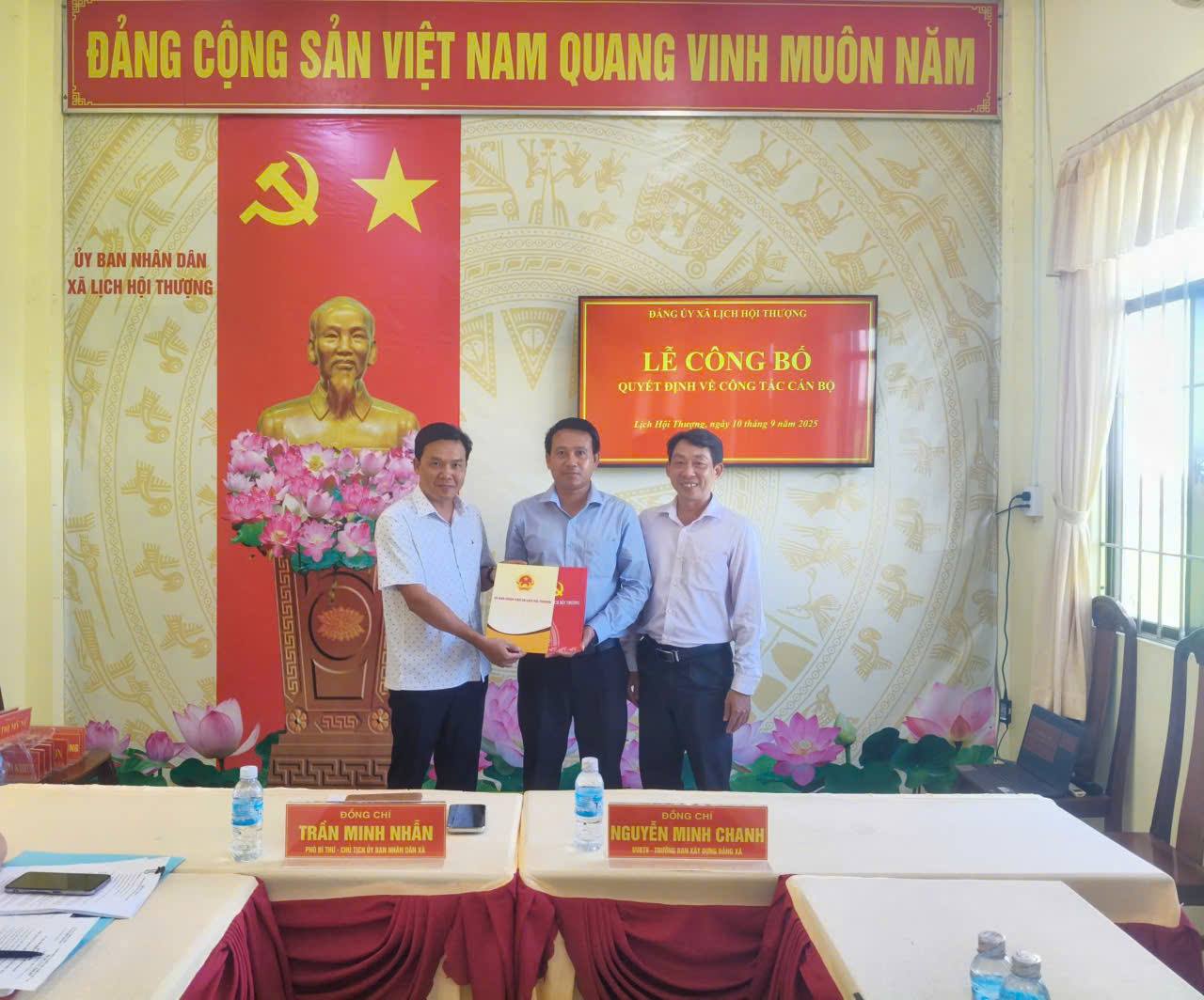 LỄ CÔNG BỐ, TRAO QUYẾT ĐỊNH VỀ CÔNG TÁC CÁN BỘ