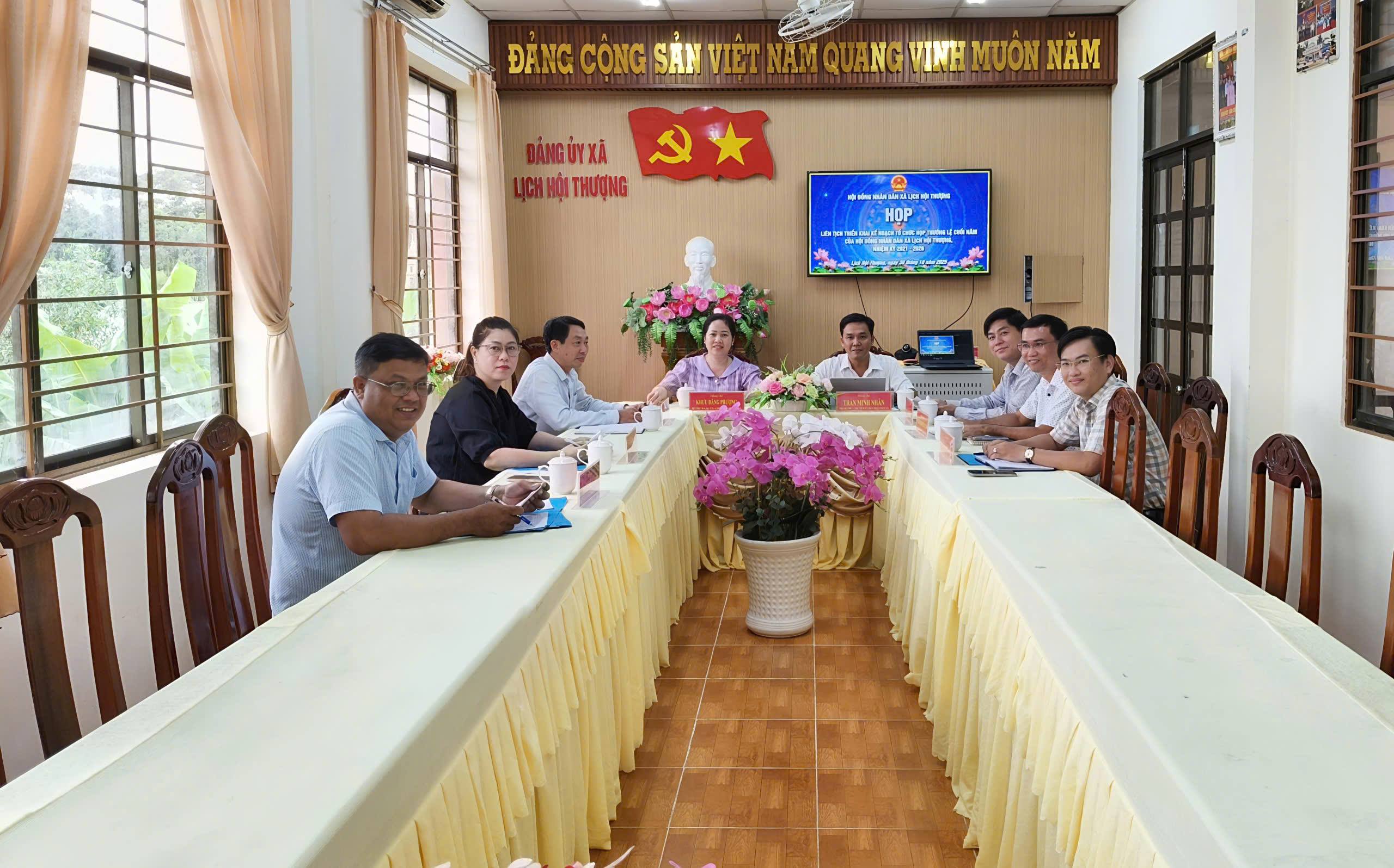 Họp chuẩn bị nội dung kỳ họp thường lệ cuối năm 2025 của HÐND xã Lịch Hội Thượng