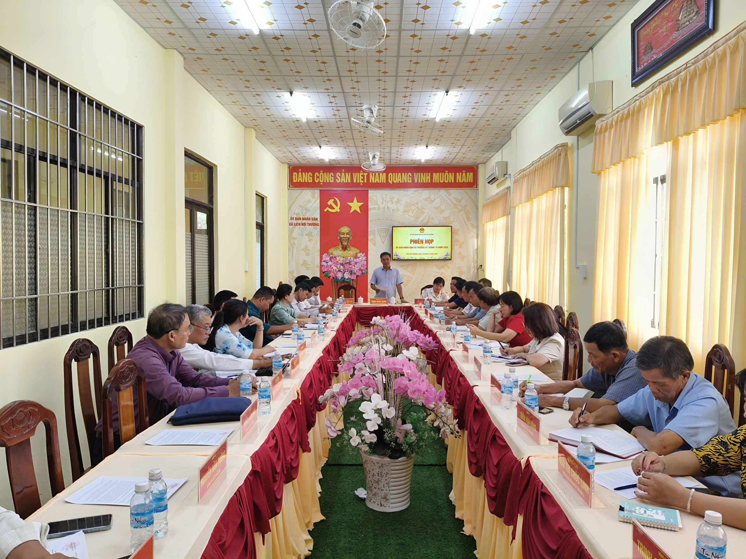 UBND XÃ LỊCH HỘI THƯỢNG TỔ CHỨC PHIÊN HỌP THƯỜNG KỲ THÁNG 10 NĂM 2025