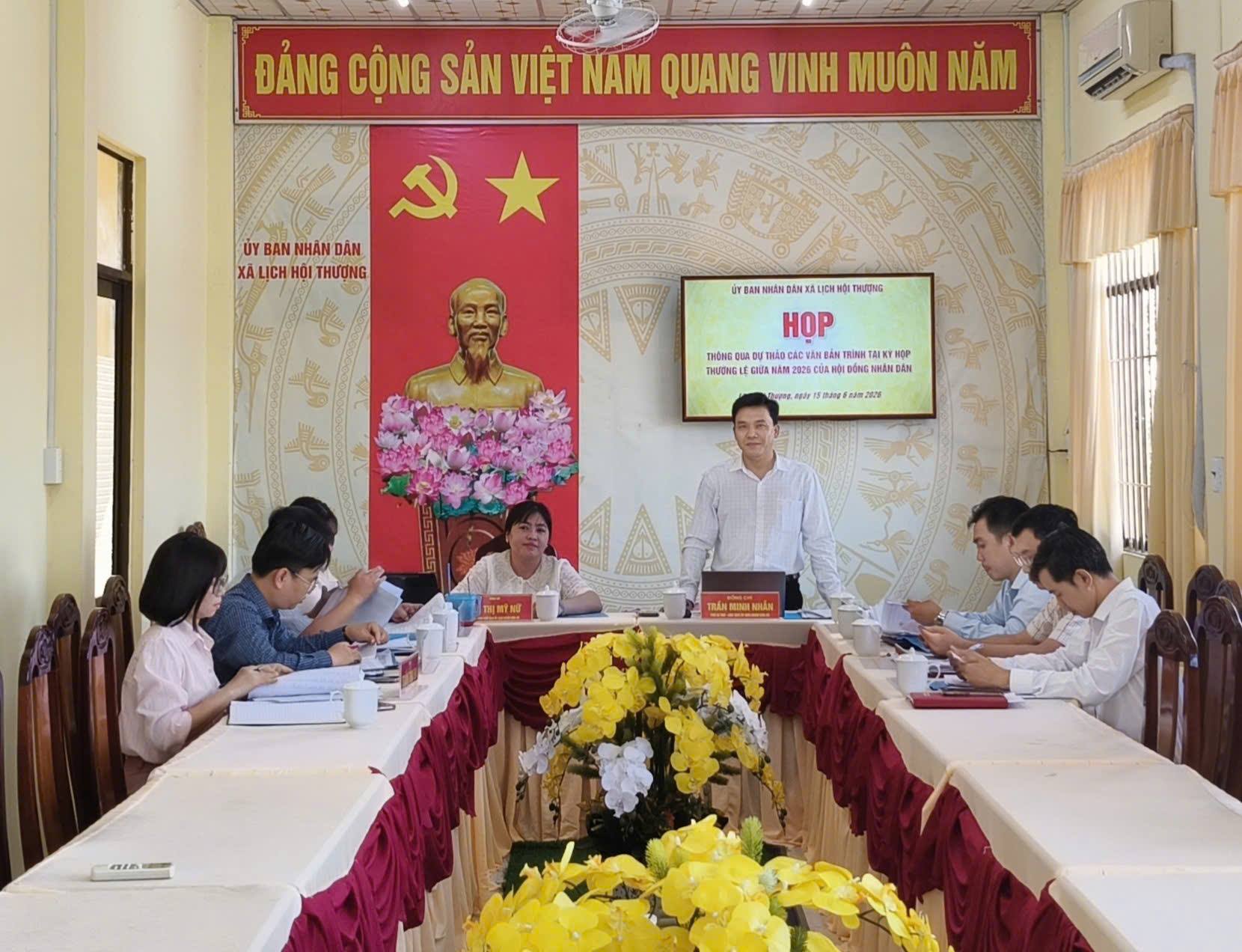 ỦY BAN NHÂN DÂN XÃ LỊCH HỘI THƯỢNG HỌP THÔNG QUA CÁC VĂN BẢN TRÌNH KỲ HỌP THƯỜNG LỆ GIỮA NĂM 2026 CỦA HĐND XÃ