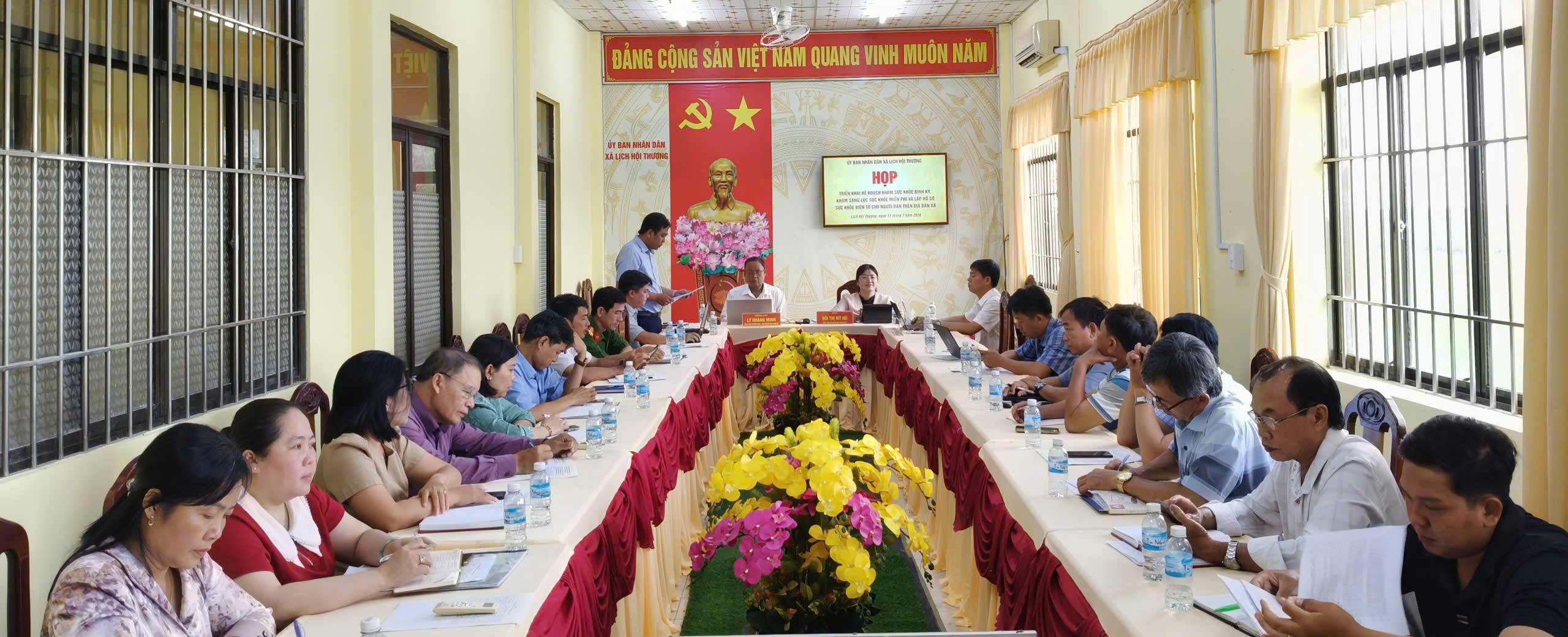 UBND xã Lịch Hội Thượng họp triển khai kế hoạch khám sức khỏe định kỳ và lập sổ sức khỏe điện tử cho người dân năm 2026