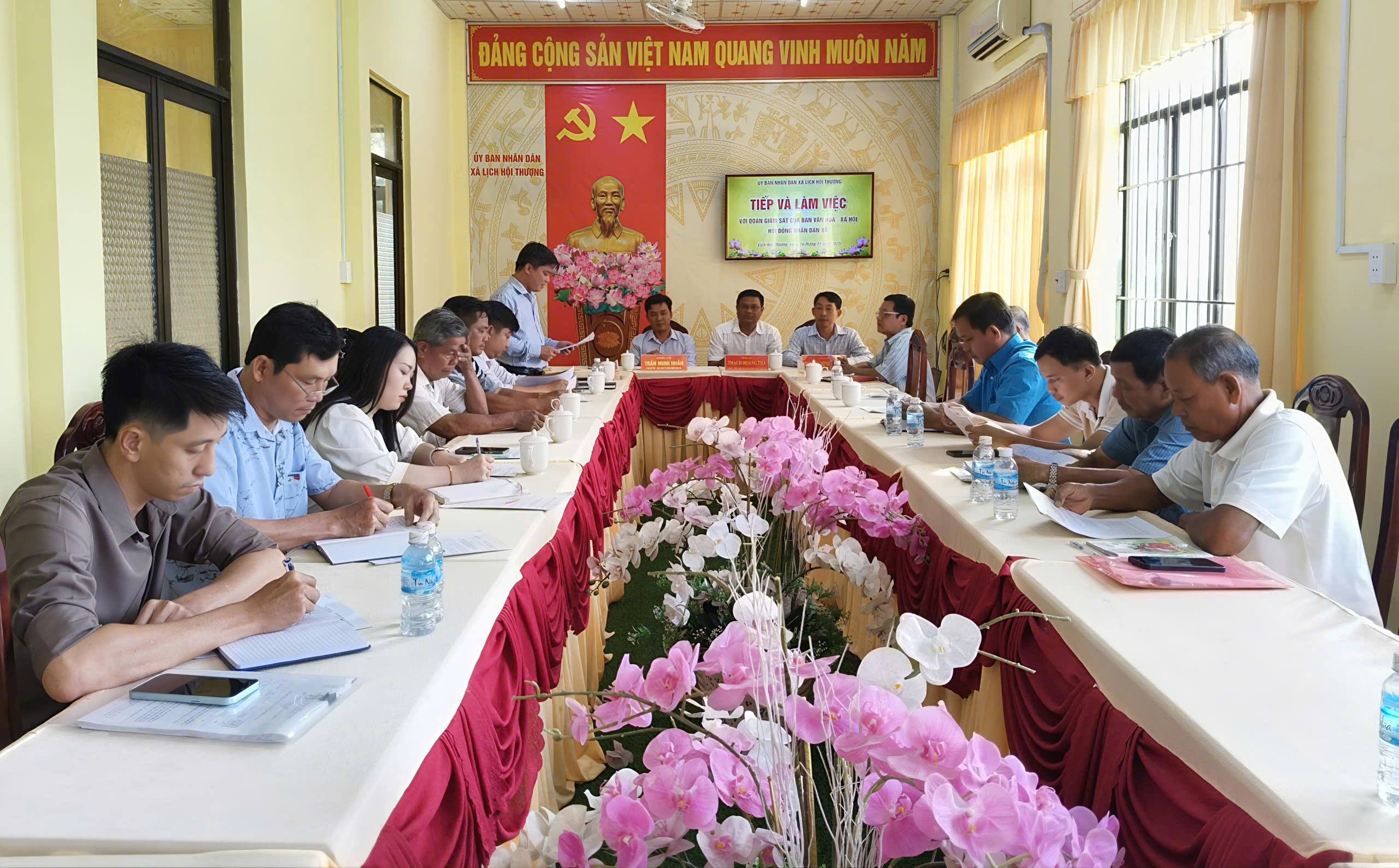 UBND XÃ LỊCH HỘI THƯỢNG TIẾP VÀ LÀM VIỆC VỚI ĐOÀN GIÁM SÁT CỦA BAN VĂN HÓA - XÃ HỘI HĐND XÃ