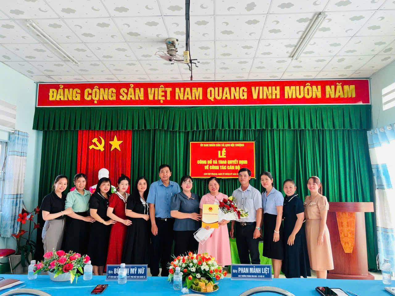 LỄ CÔNG BỐ VÀ TRAO QUYẾT ĐỊNH VỀ CÔNG TÁC CÁN BỘ