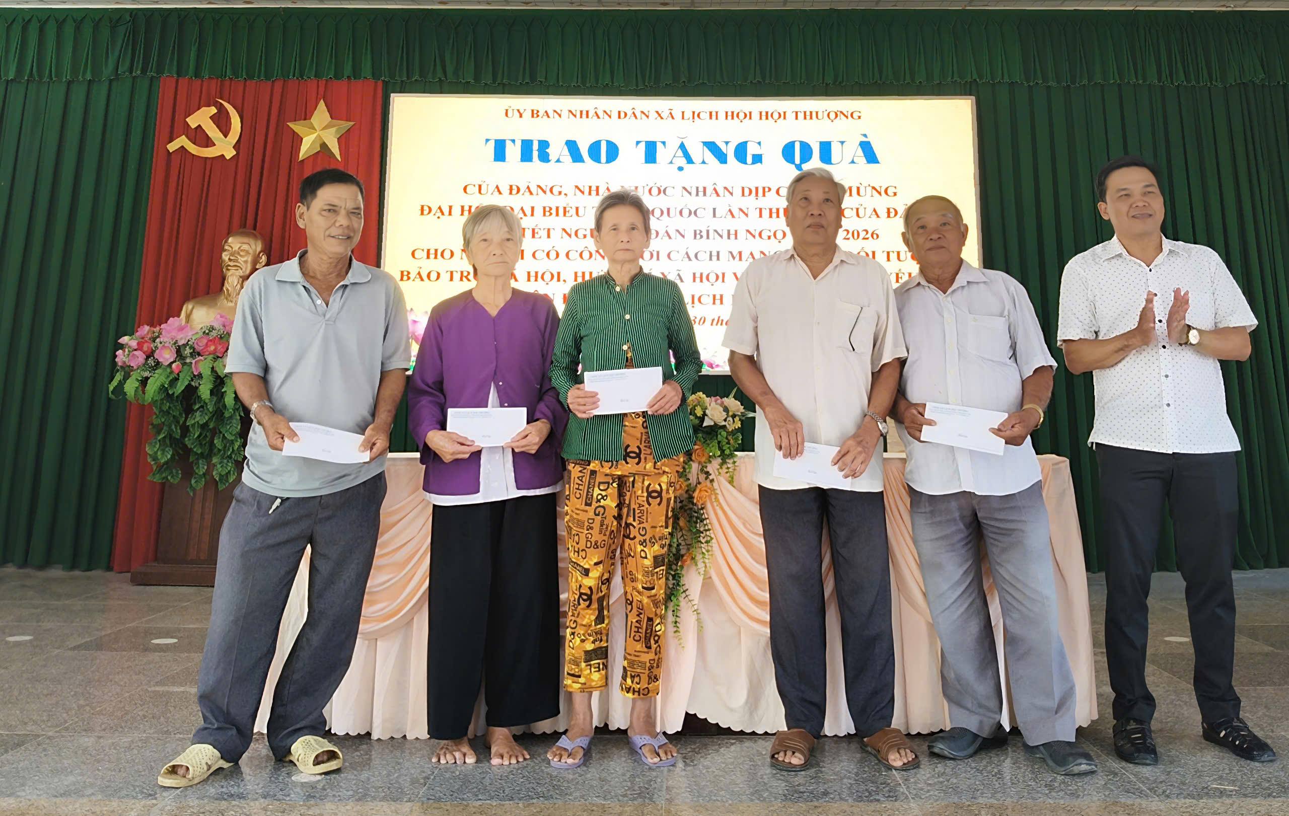 XÃ LỊCH HỘI THƯỢNG CHĂM LO NGƯỜI CÓ CÔNG VÀ ĐỐI TƯỢNG YẾU THẾ NHÂN DỊP ĐẠI HỘI XIV CỦA ĐẢNG VÀ TẾT NGUYÊN ĐÁN BÍNH NGỌ 2026