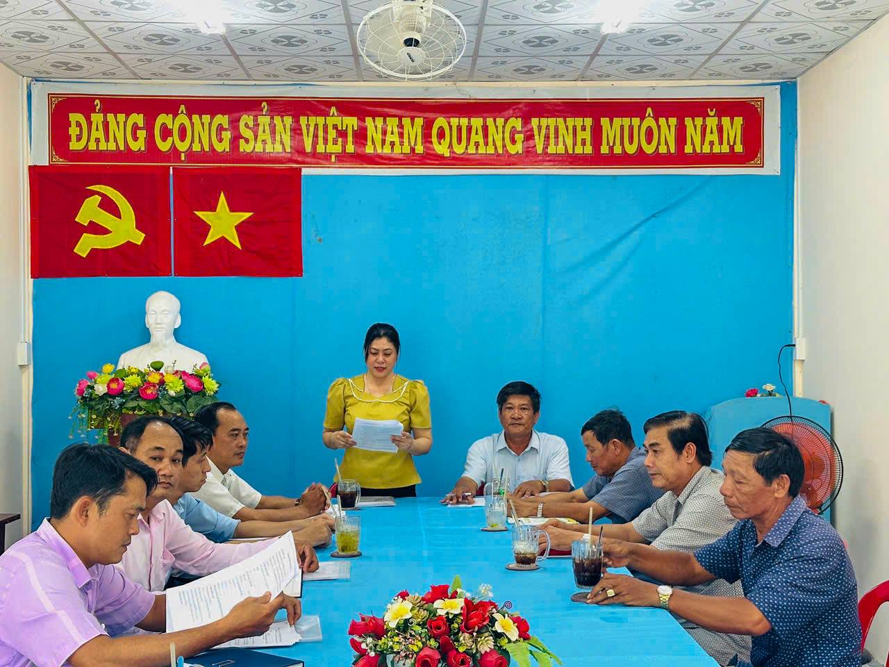 ĐOÀN KIỂM TRA CỦA ỦY BAN KIỂM TRA ĐẢNG ỦY XÃ KIỂM TRA CÁC CHI BỘ TRỰC THUỘC ĐẢNG ỦY