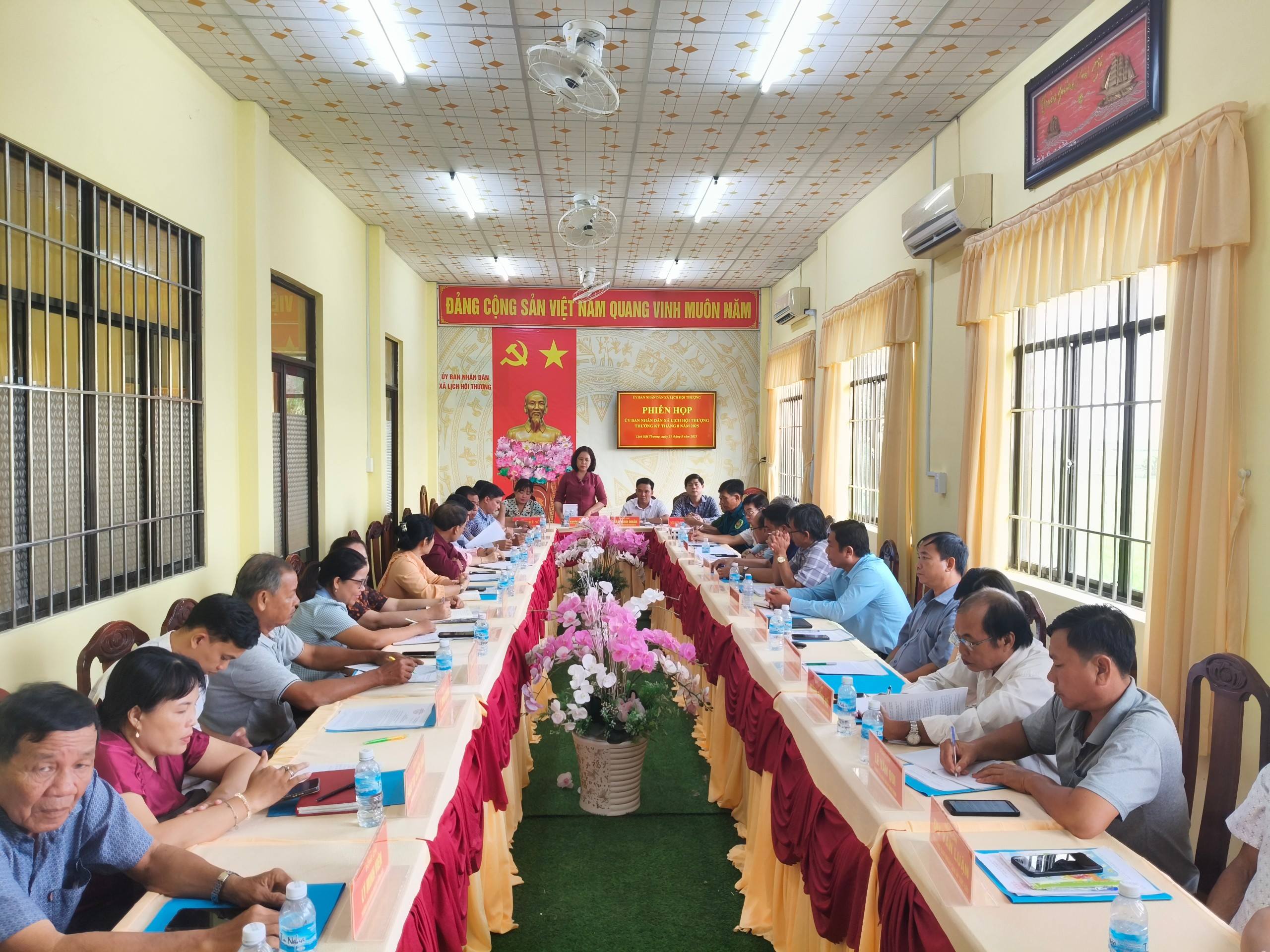 ỦY BAN NHÂN DÂN XÃ LỊCH HỘI THƯỢNG TỔ CHỨC PHIÊN HỌP THƯỜNG KỲ THÁNG 8 NĂM 2025
