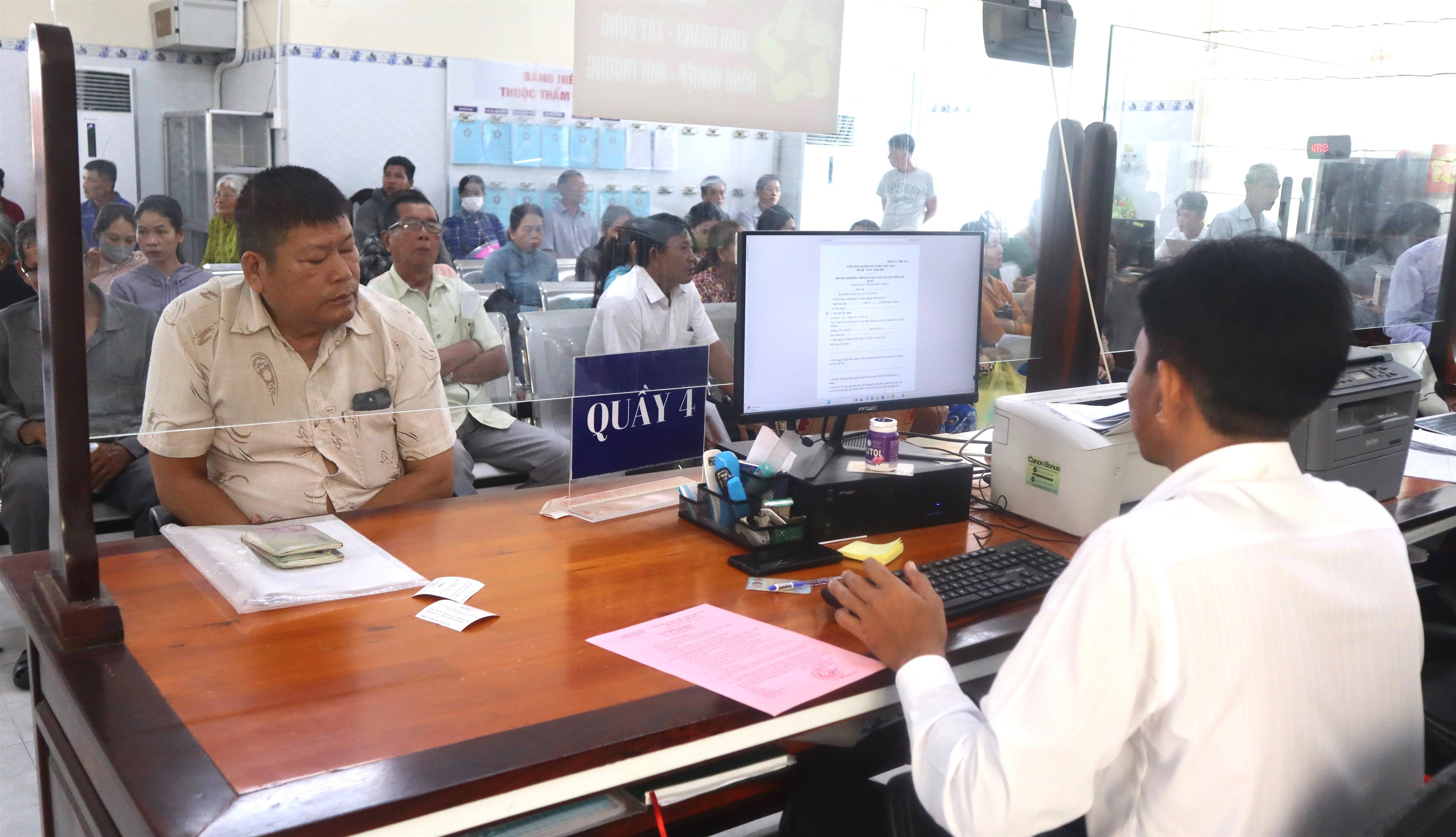 Tiếp tục đẩy mạch chuyển đổi số, cải cách hành chính