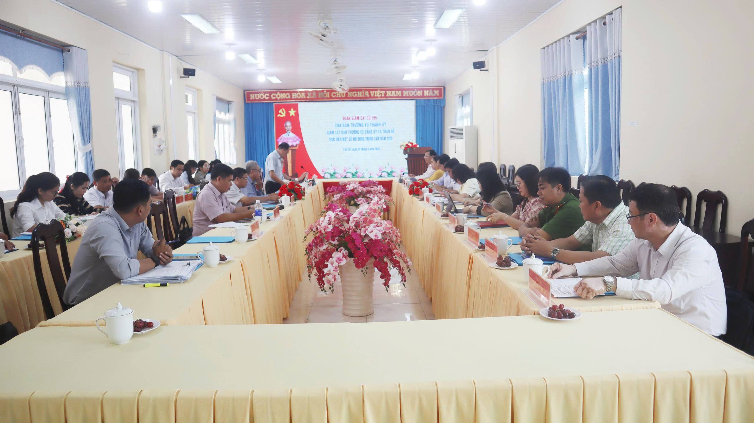 ĐOÀN GIÁM SÁT THÀNH ỦY CẦN THƠ   LÀM VIỆC TẠI XÃ TRẦN ĐỀ
