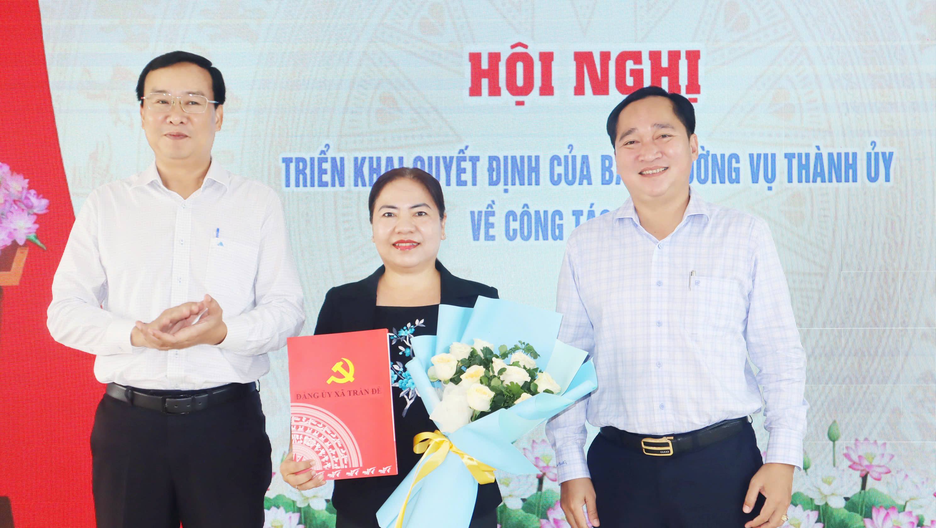 Xã Trần Đề công bố Quyết định của Ban Thường vụ Thành ủy về  công tác cán bộ